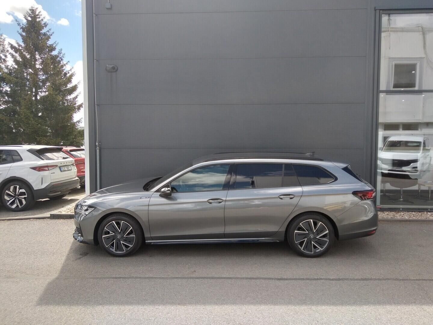 Škoda Superb, Combi Sportline 2,0 TDI 110 kW - fotka 2