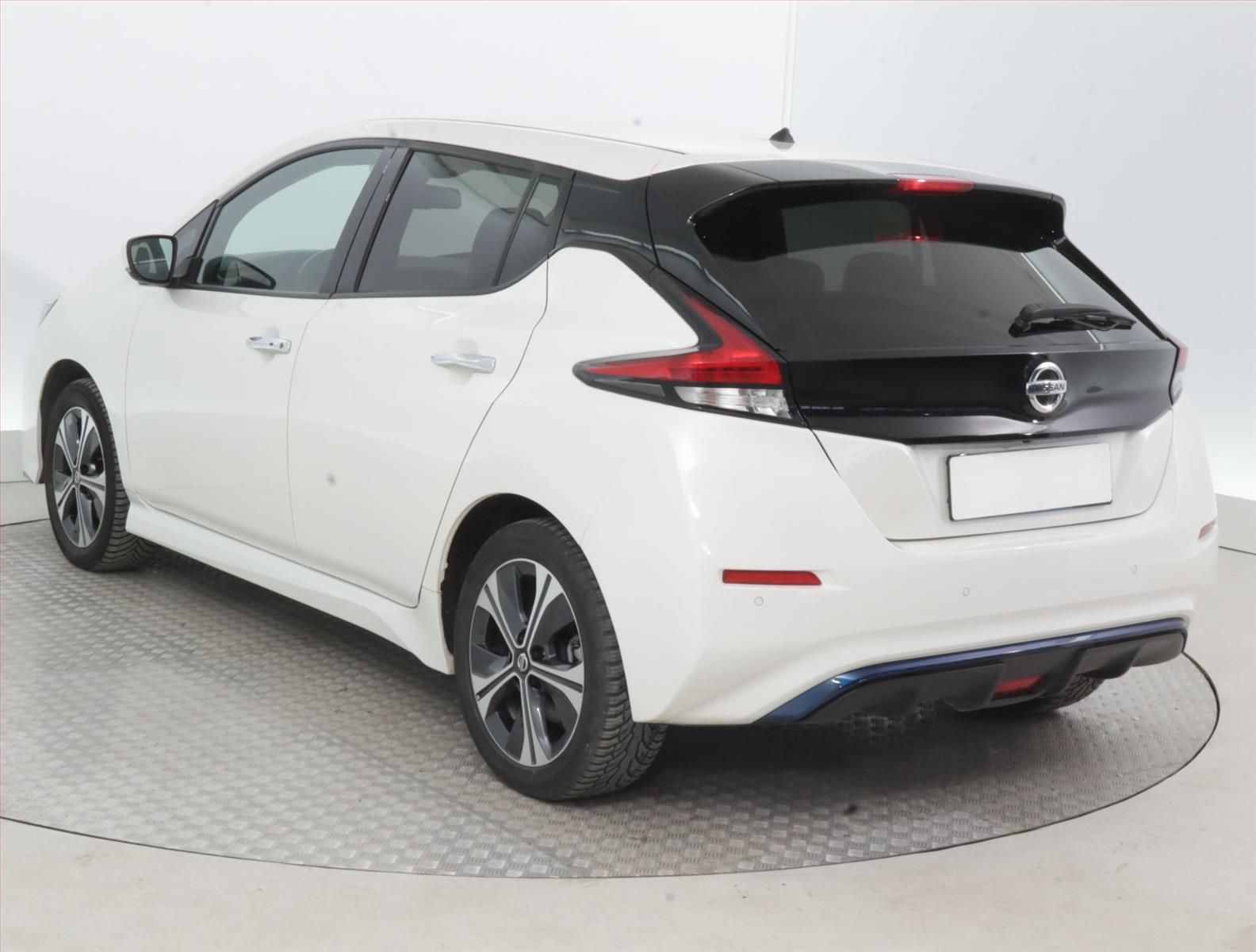 Nissan LEAF, 62 kWh, SoH 94%, Automat - fotka 4