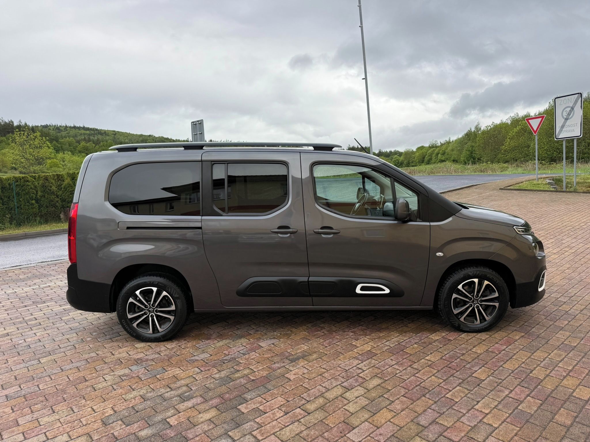 Citroën Berlingo, FEEL XL 1.5 HDI 96kW 7 MÍST - fotka 6
