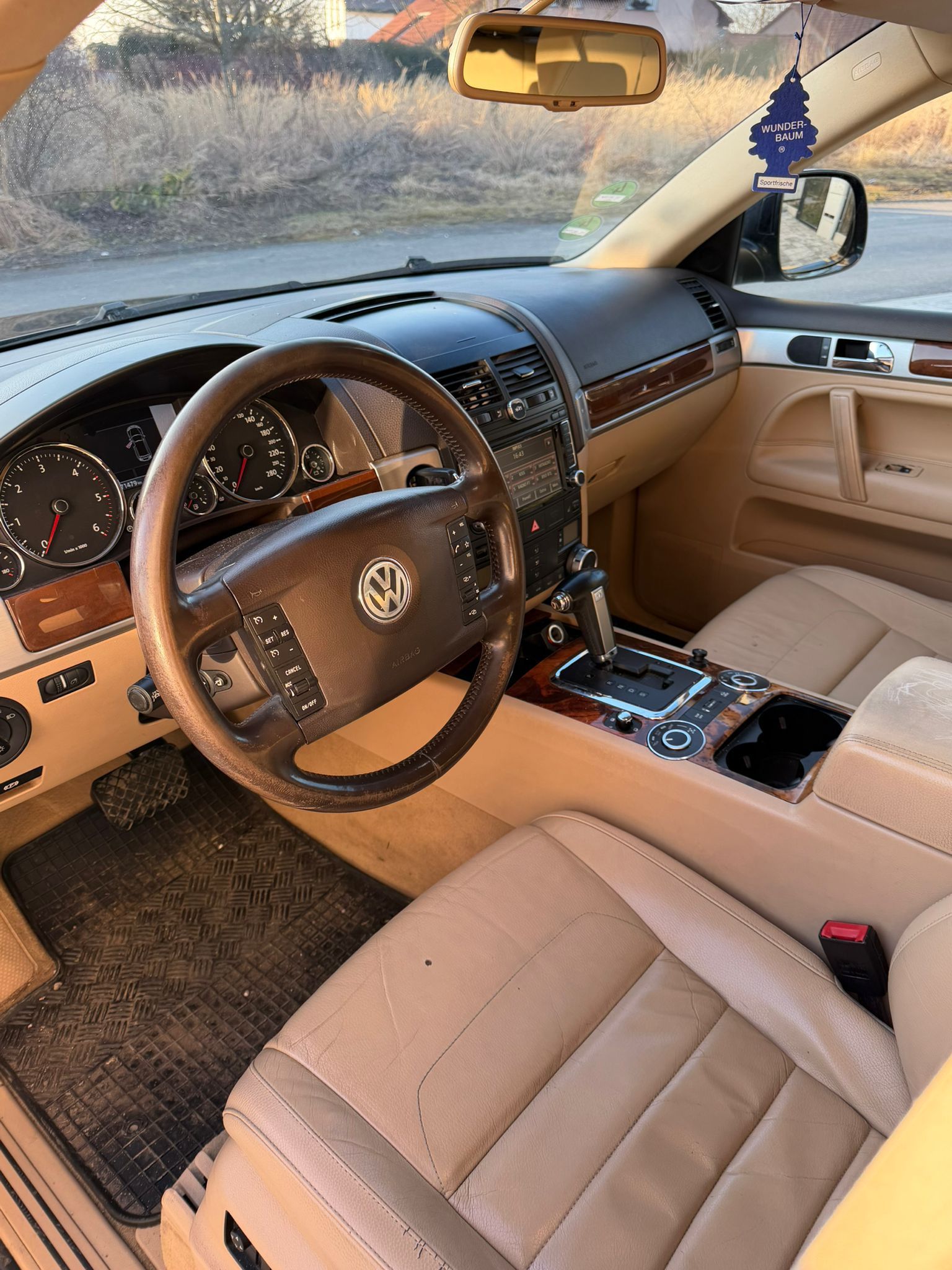 Volkswagen Touareg, 3.0 V6 TDI 176kW R-Line,vzduch - fotka 4