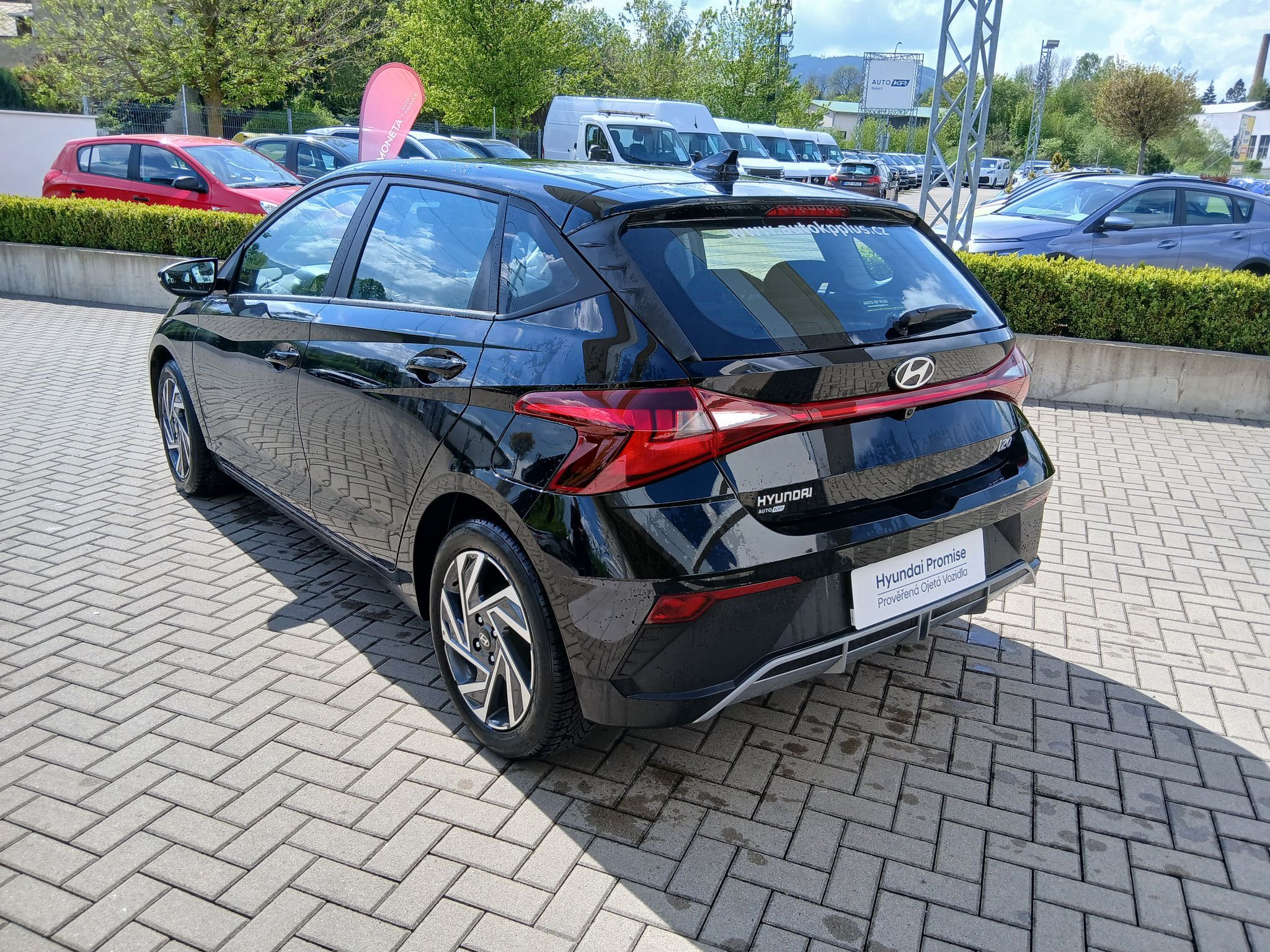Hyundai i20, 1,2i 77k Wave - fotka 4