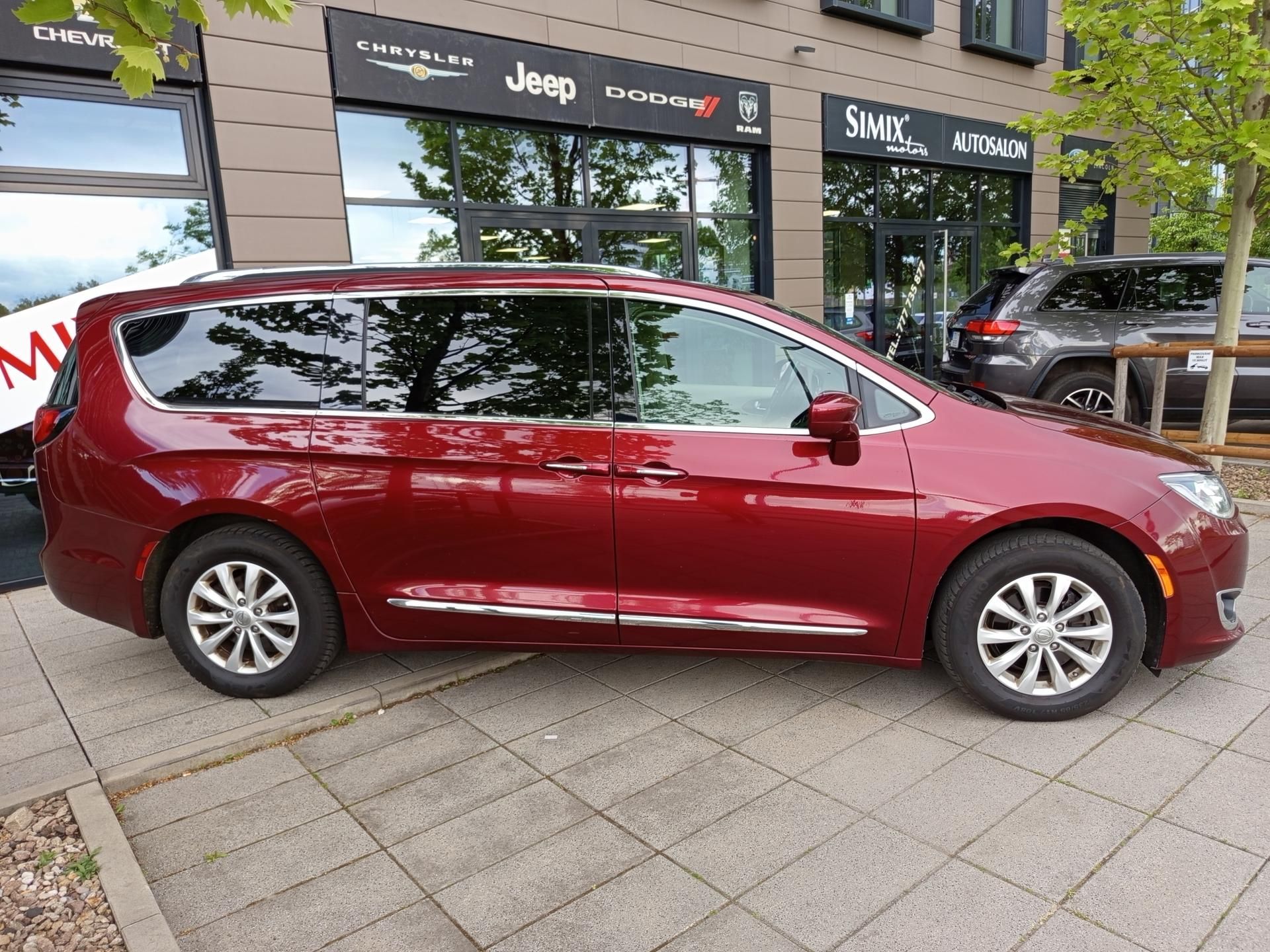 Chrysler Pacifica, Touring L, model 2019 - fotka 2