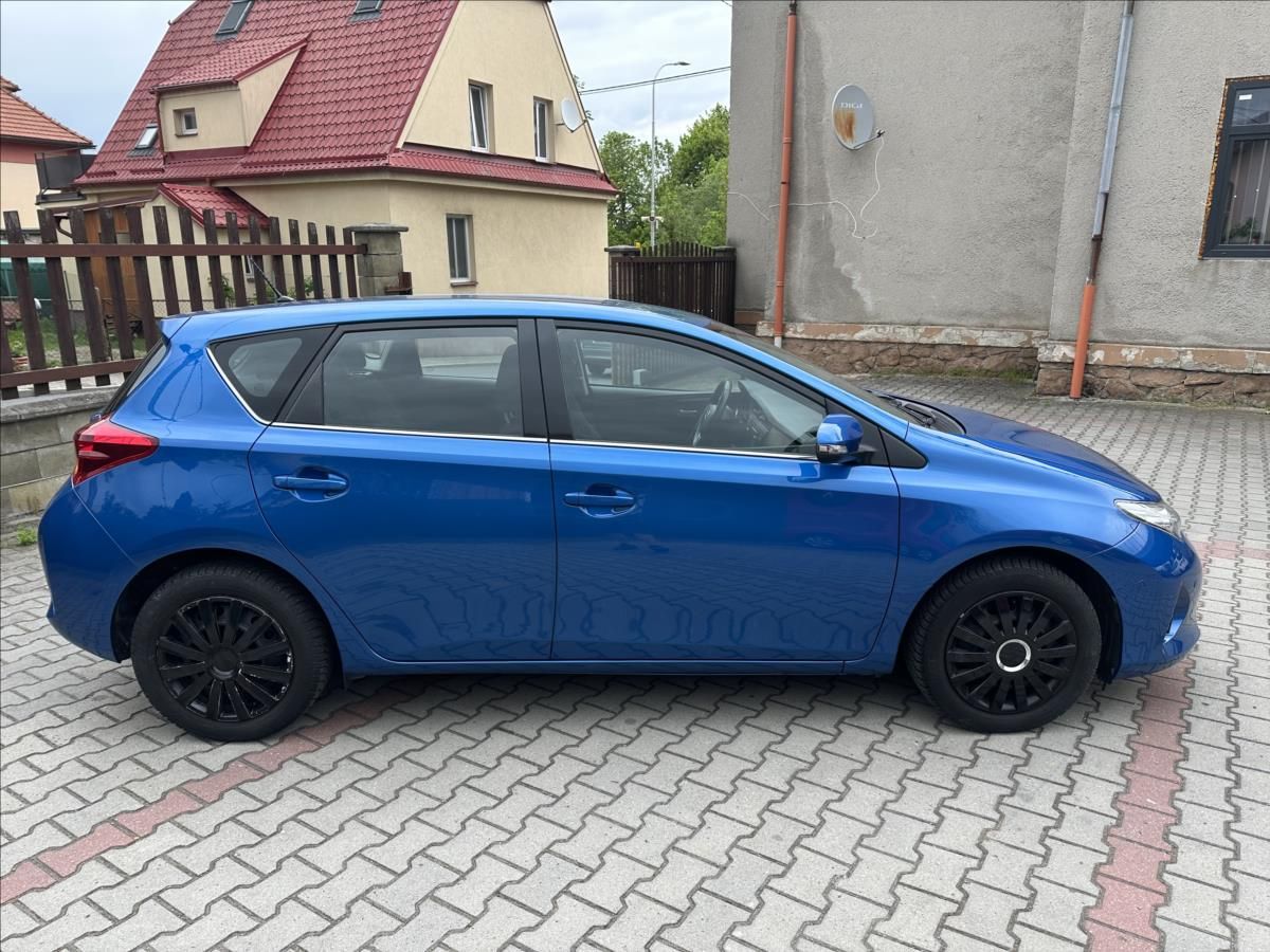 Toyota Auris, 1,6 EXCLUSIVE - fotka 2