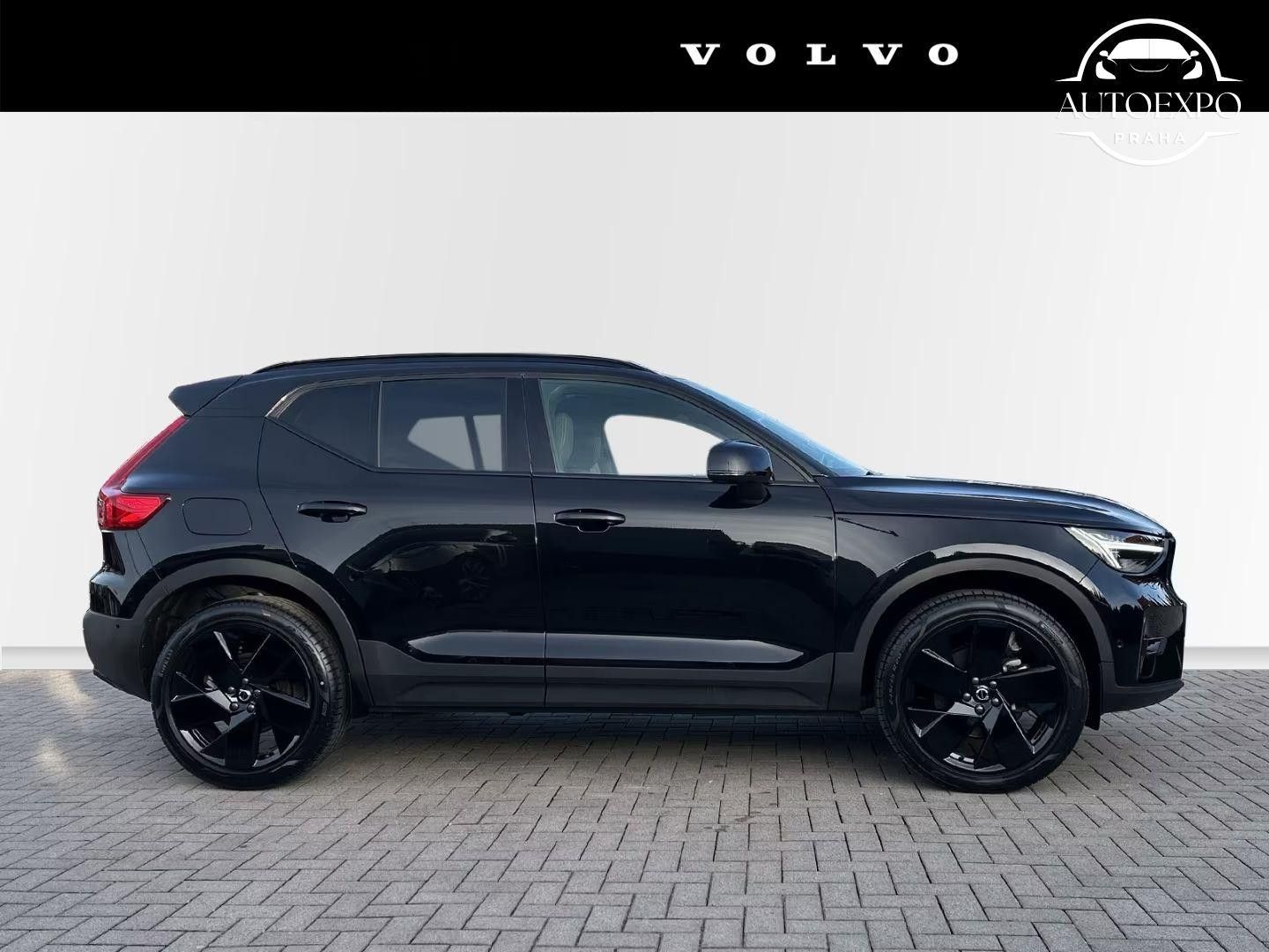 Volvo XC40, B3 Benzin Plus Black Edition - fotka 5