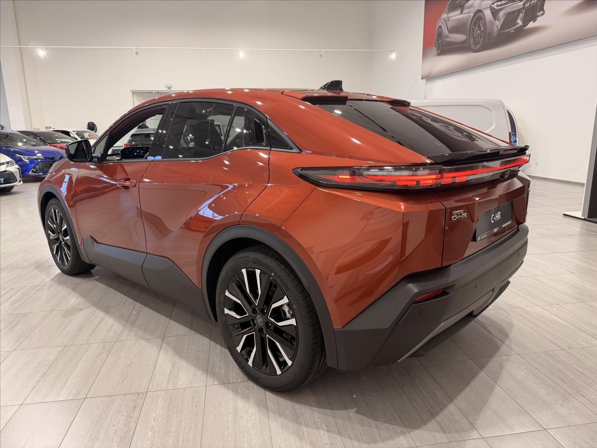 Toyota C-HR, Executive  +  77 kWh, pohon AW - fotka 4