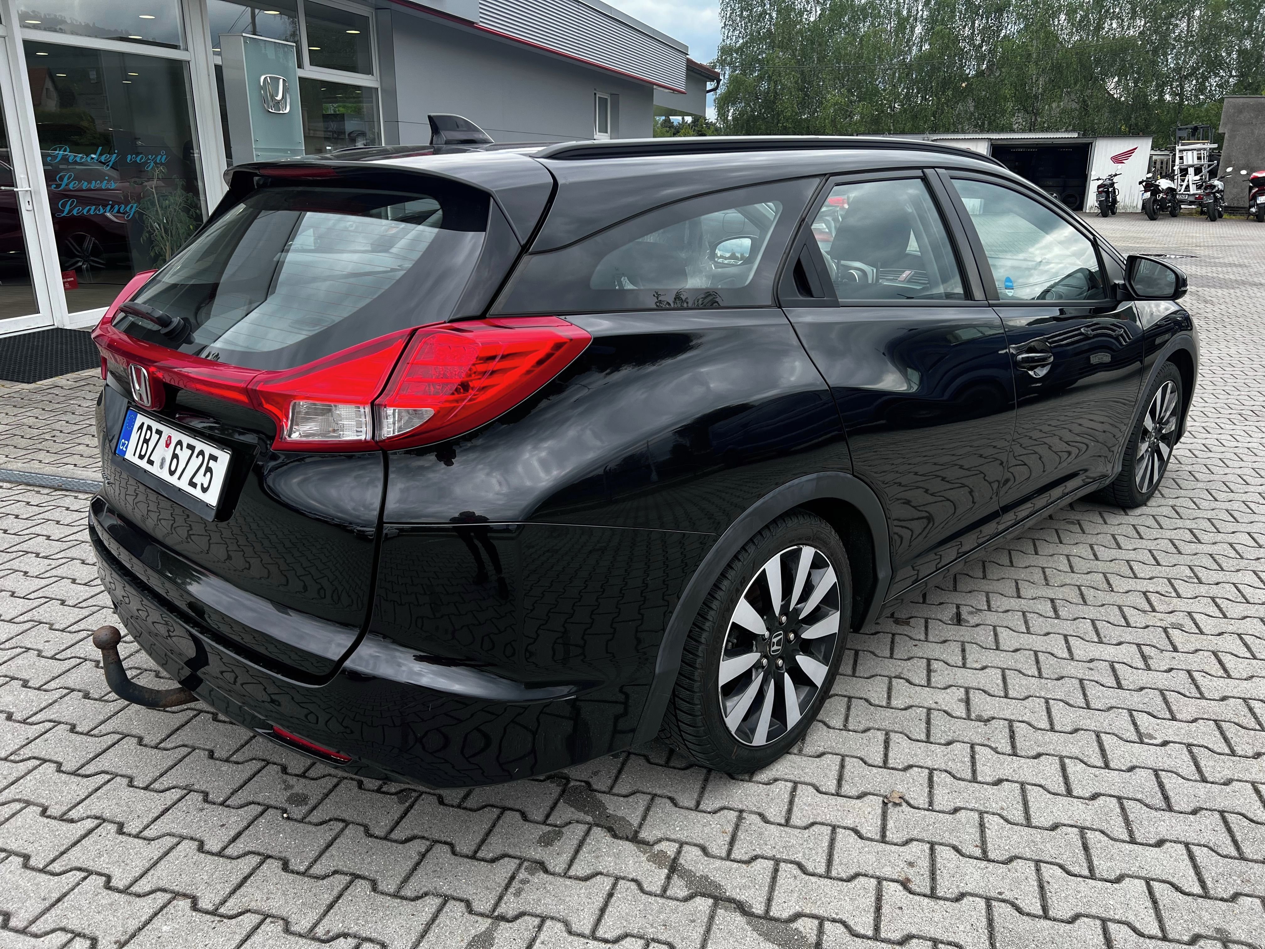 Honda Civic, 1,6 i-DTEC 6MT - fotka 6