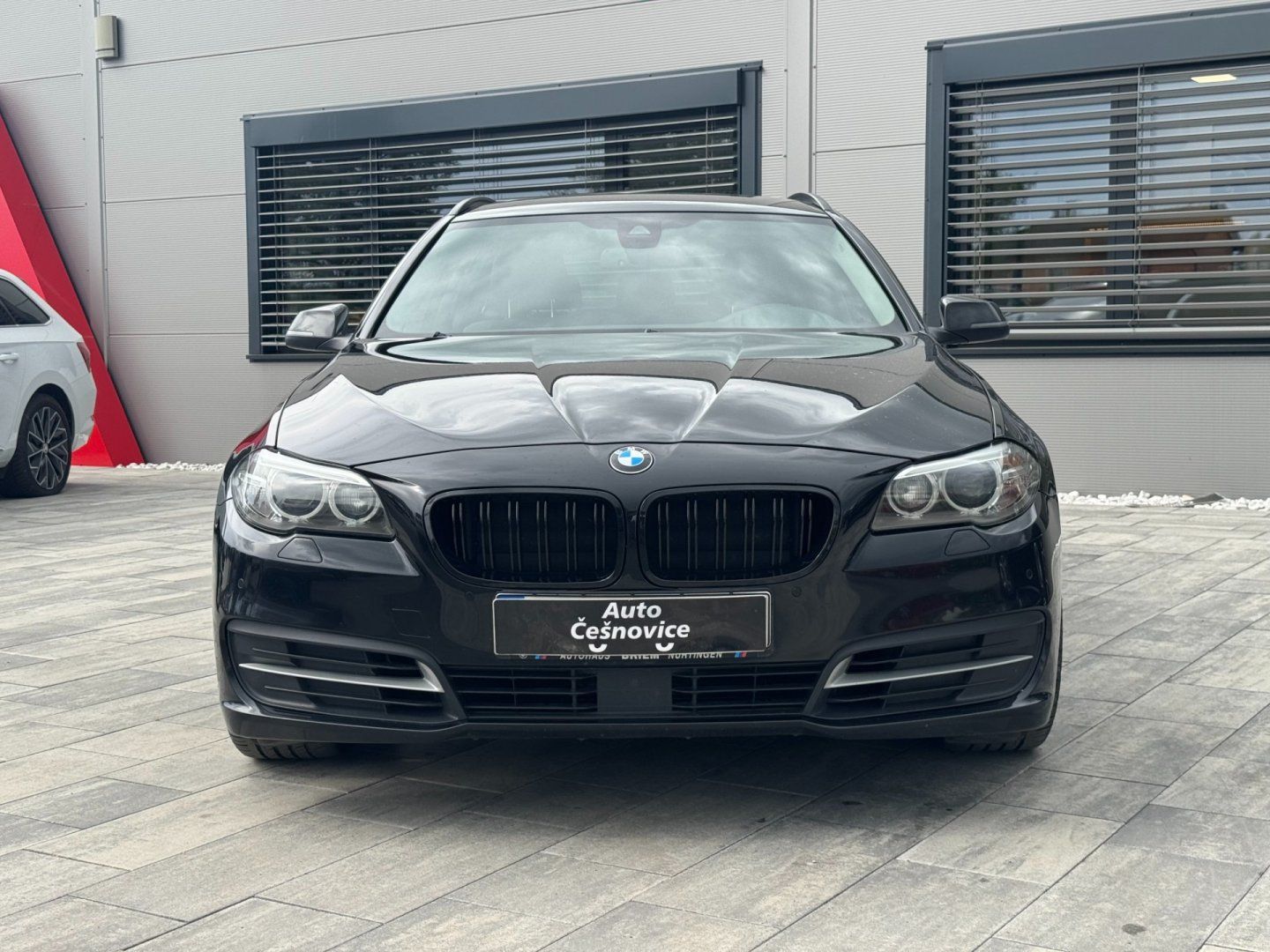 BMW Řada 5, 530d xDrive - fotka 2