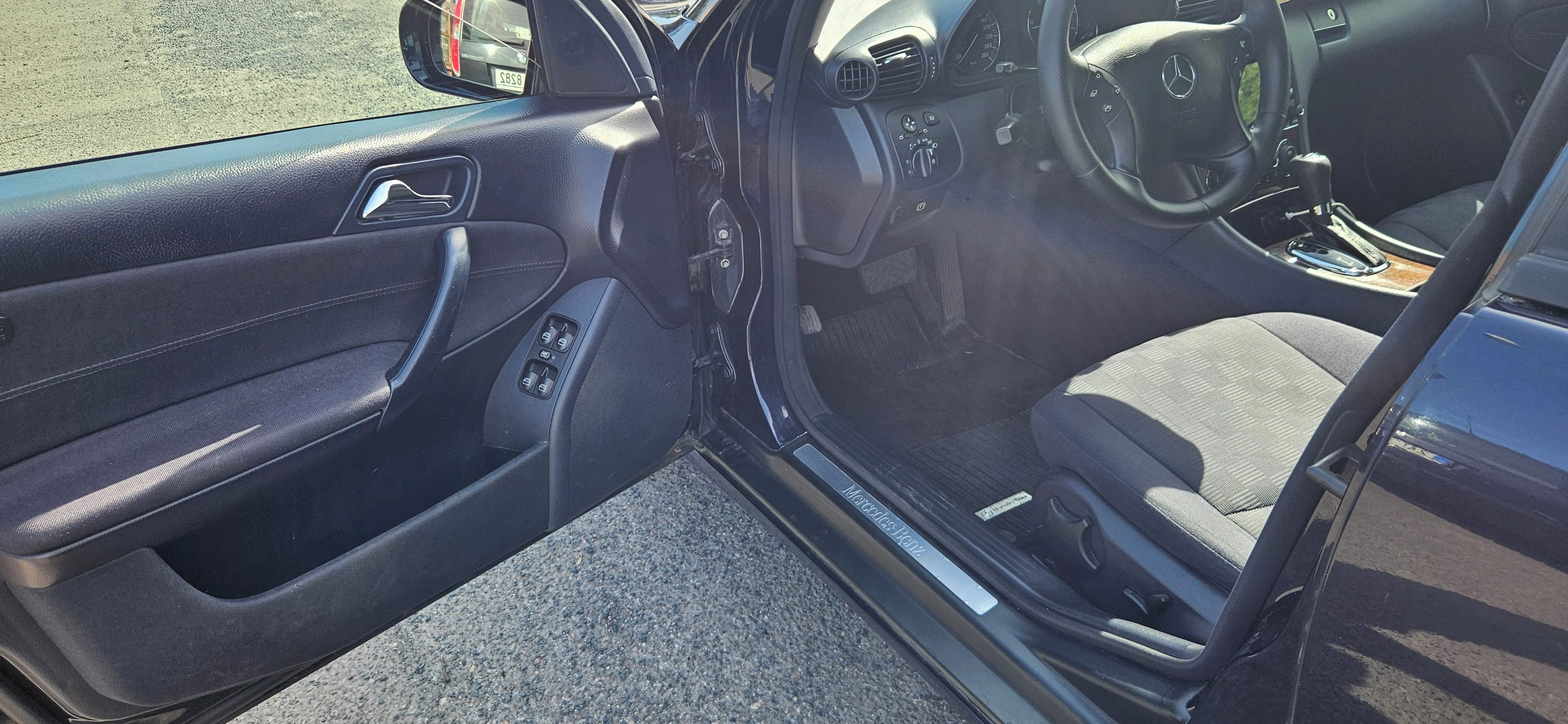 Mercedes-Benz Třídy C, 200cdi velmi dobrý stav - fotka 4