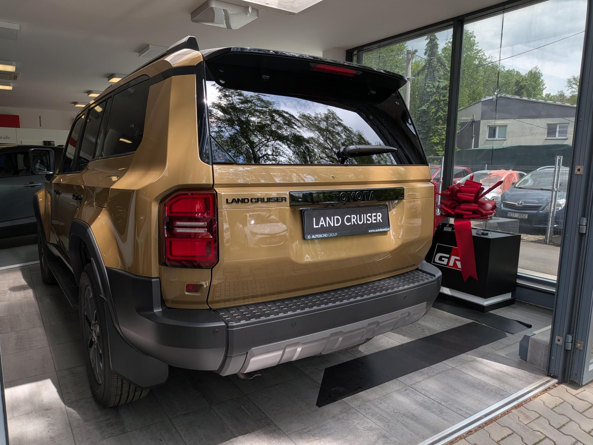Toyota Land Cruiser, Executive Skyview 4×4 2.8L Die - fotka 5