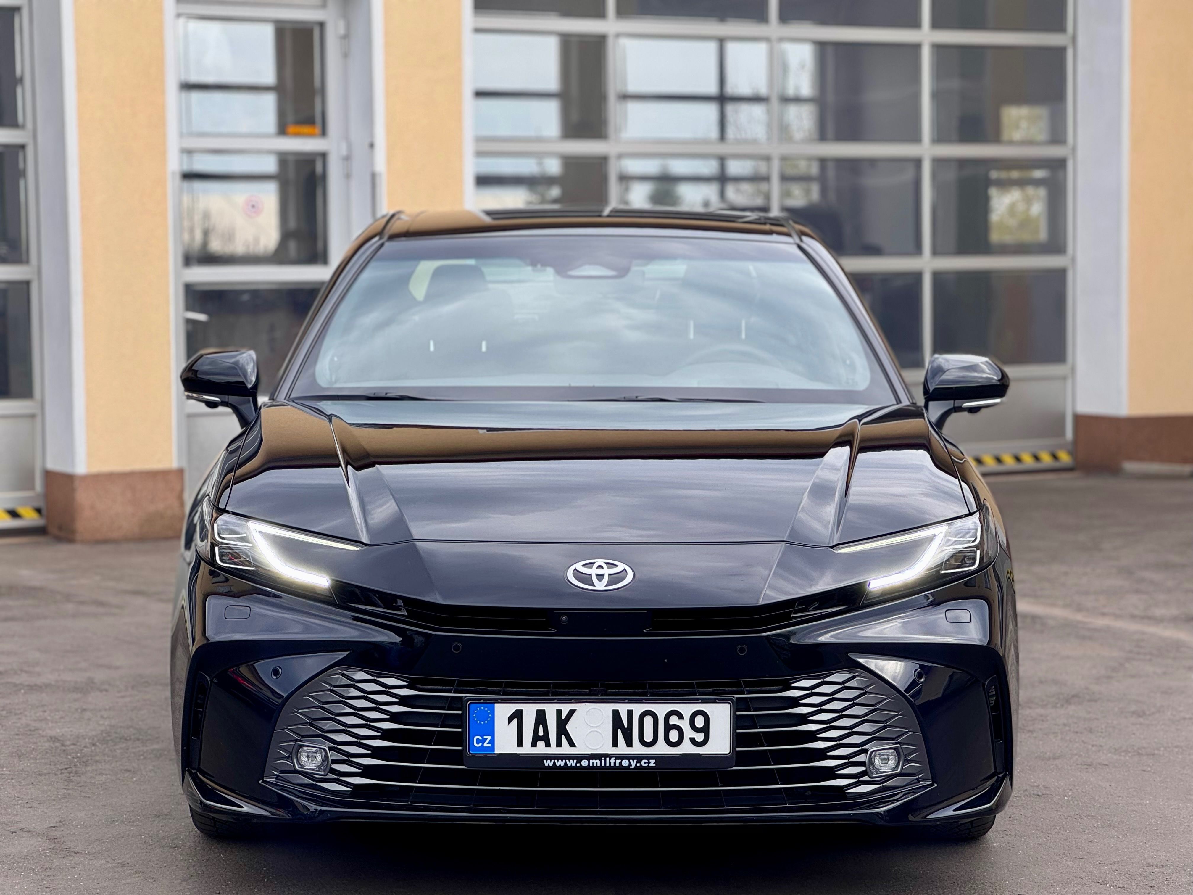 Toyota Camry, 2.5 Hybrid Executive 169kw - fotka 3