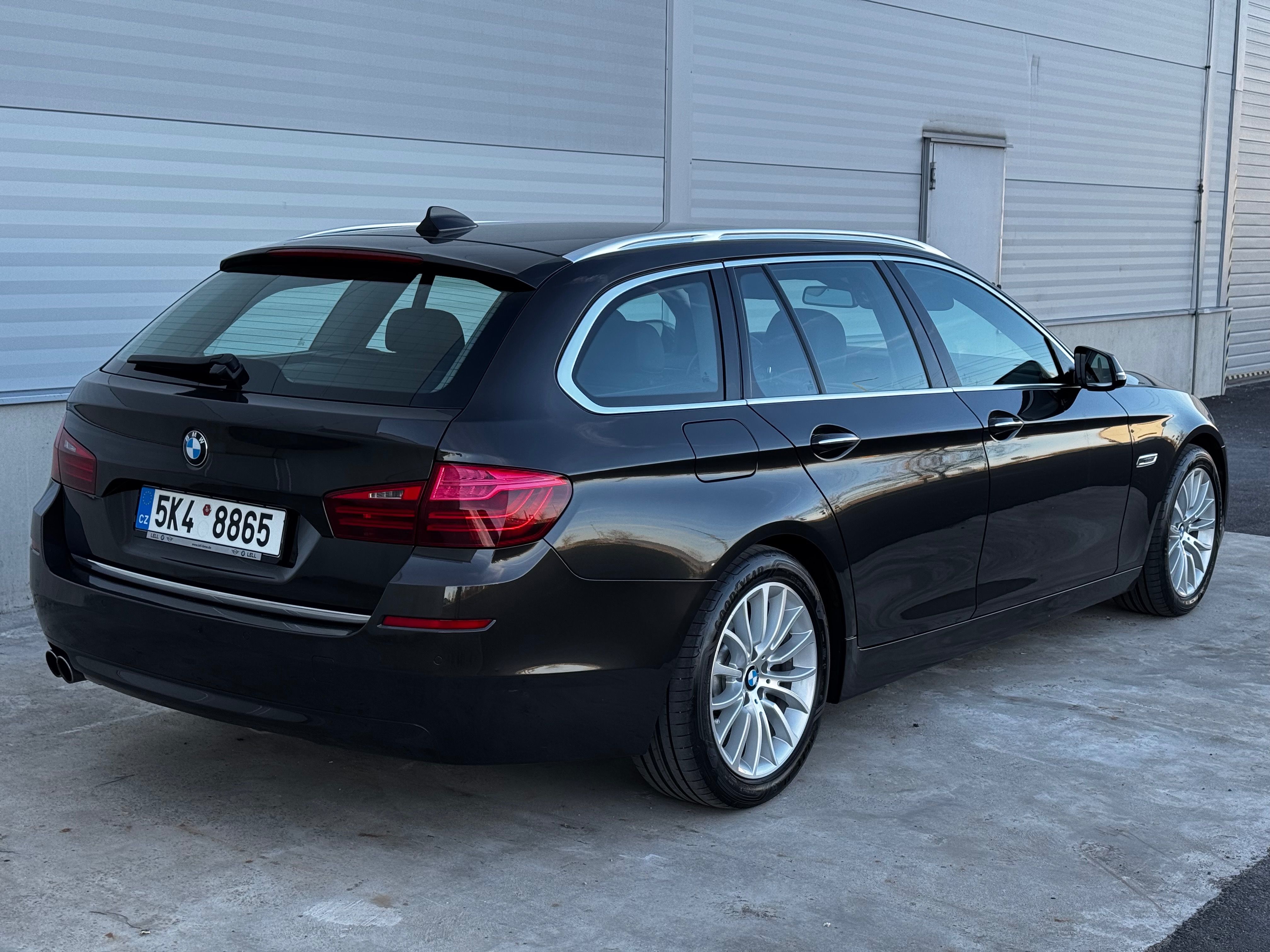 BMW Řada 5, STK 2027 / Luxury Line - fotka 2
