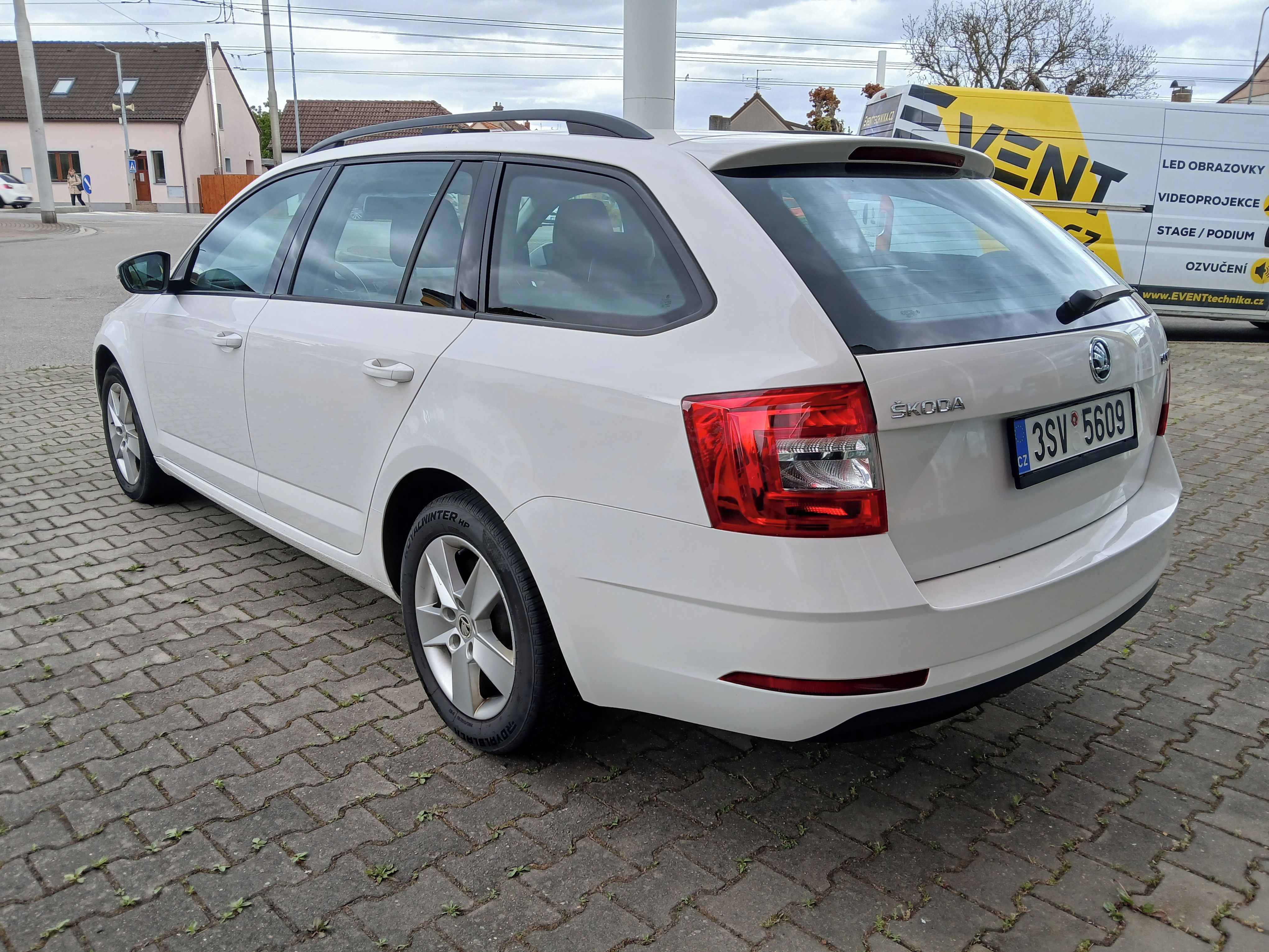 Škoda Octavia, 1.6.TDI 85kW,CZ, manuál. - fotka 3