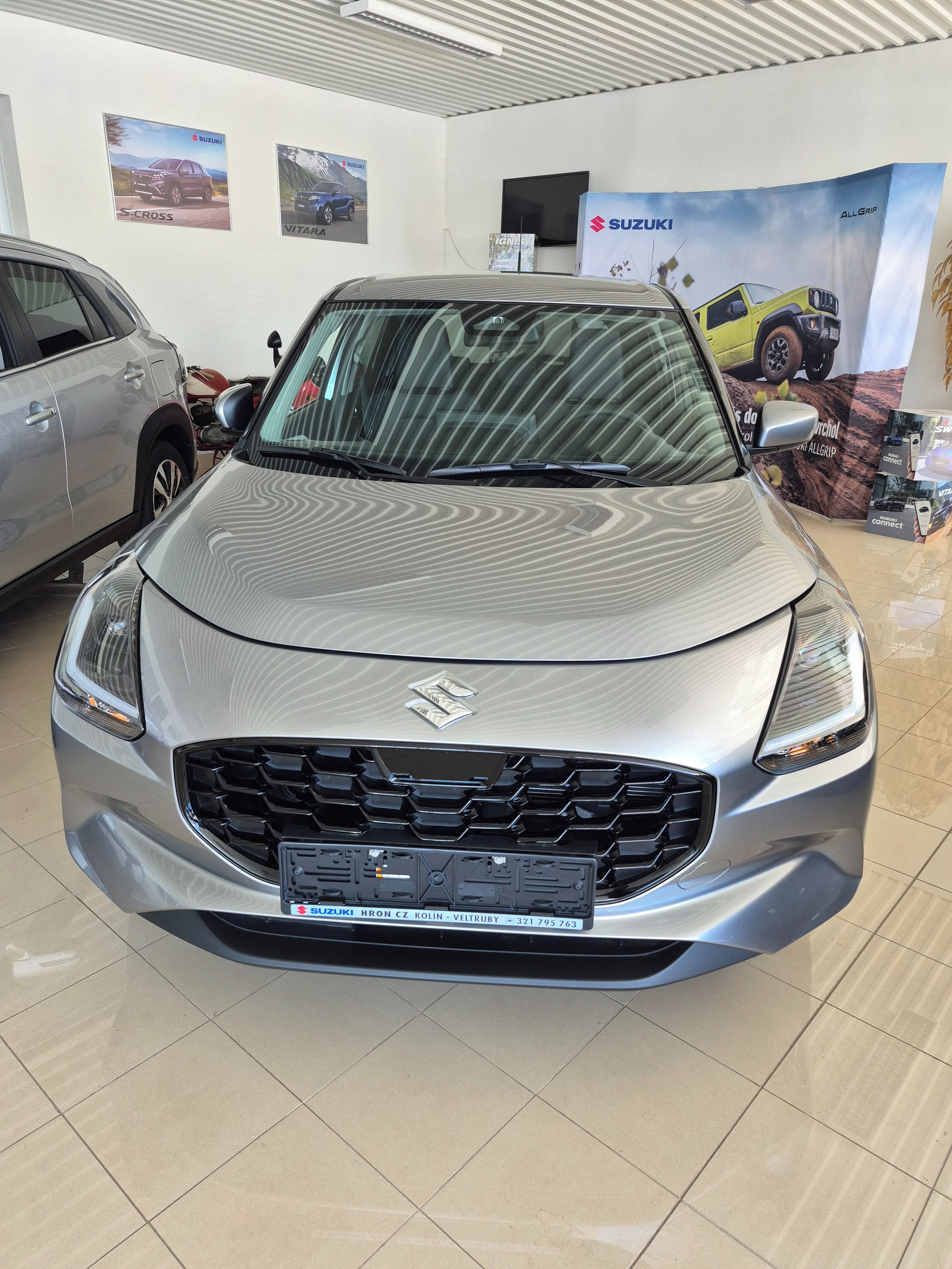 Suzuki Swift, 1,2 Premium automat - fotka 3