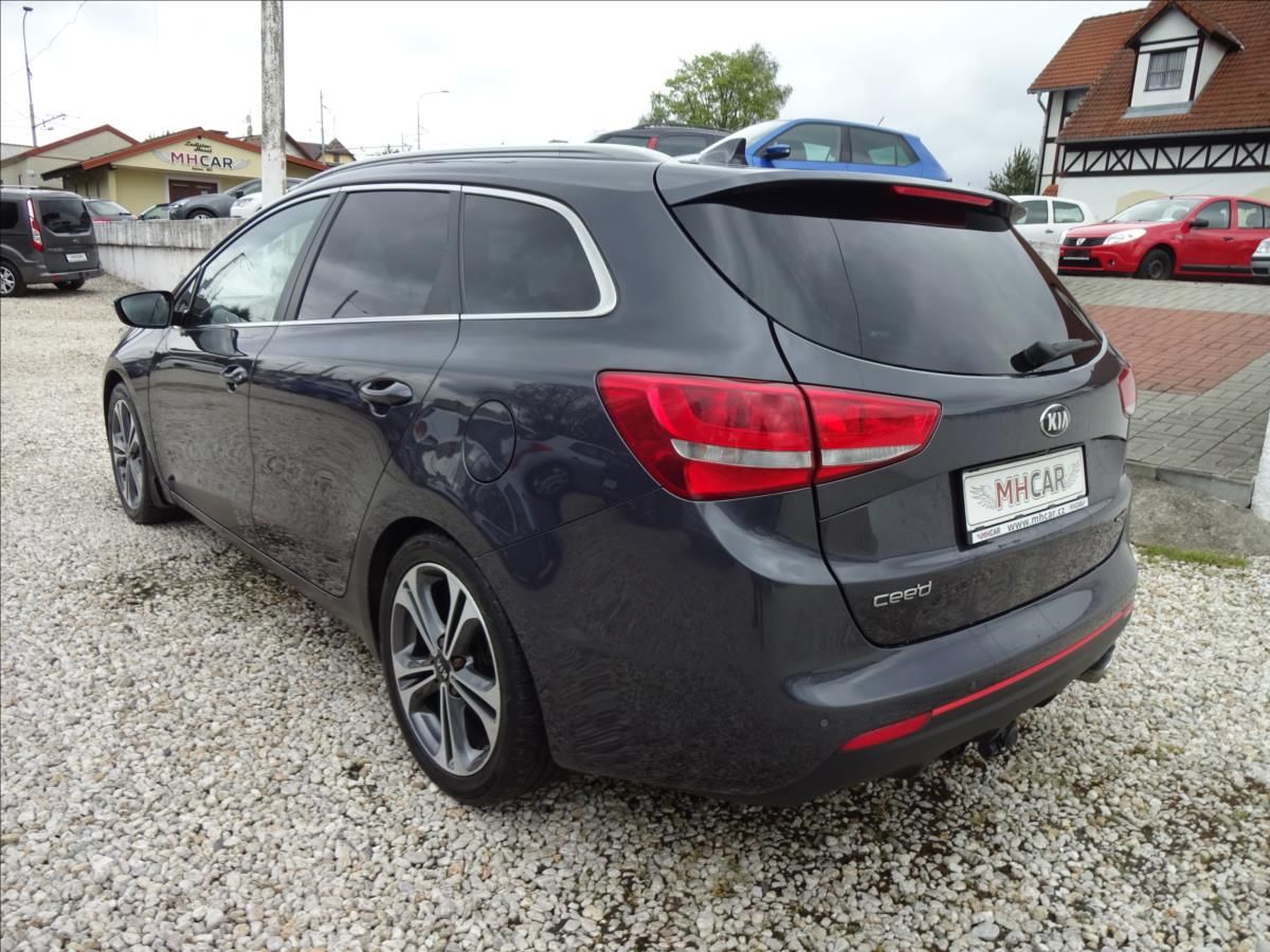 Kia Cee´d, 1,6 CRDi 100kW GT LINE - fotka 5