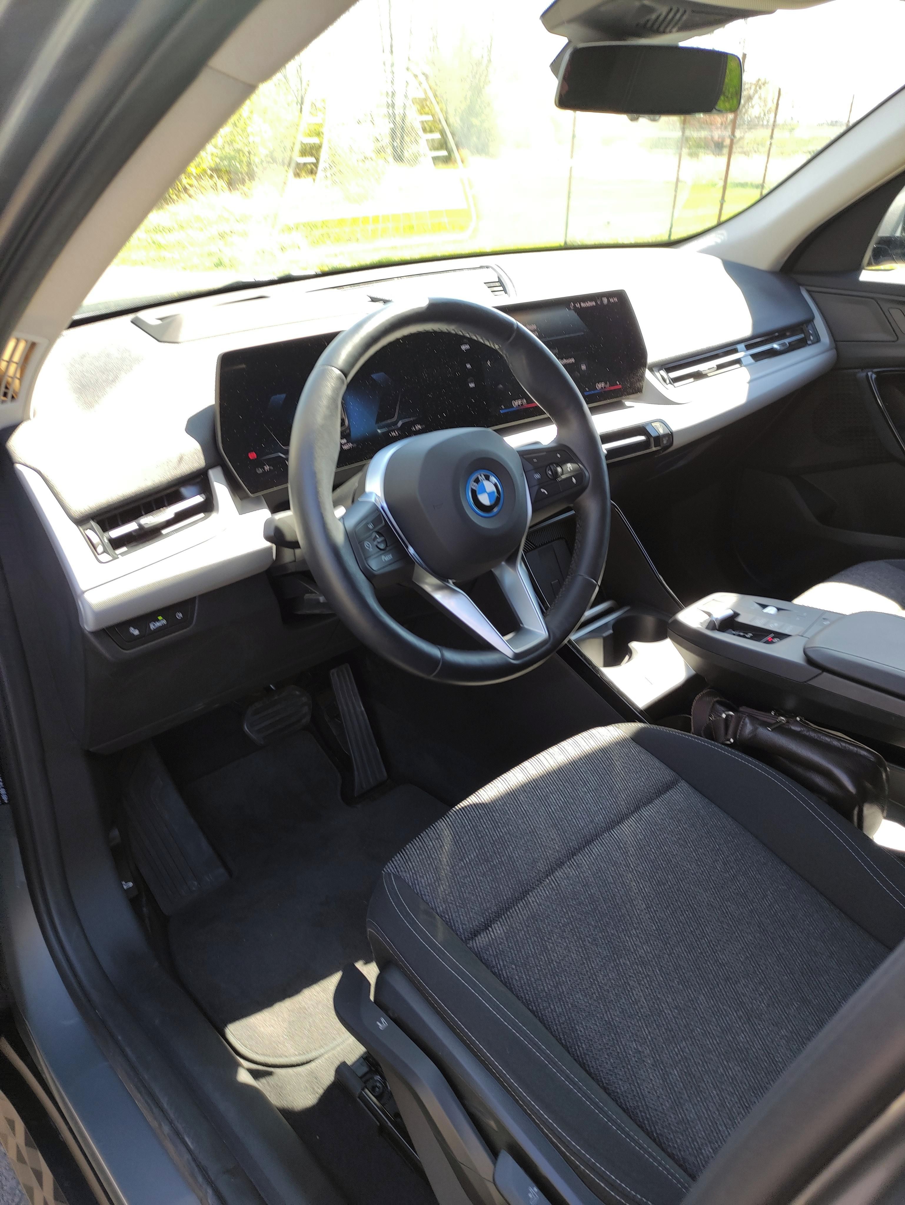 BMW iX2, xDrive30 - fotka 5