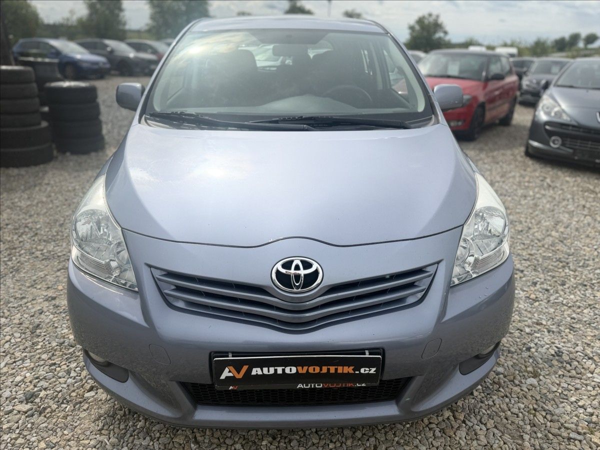 Toyota Verso, 2,0 D-4D 93kW DIGIKLIMA 6KVALT - fotka 2