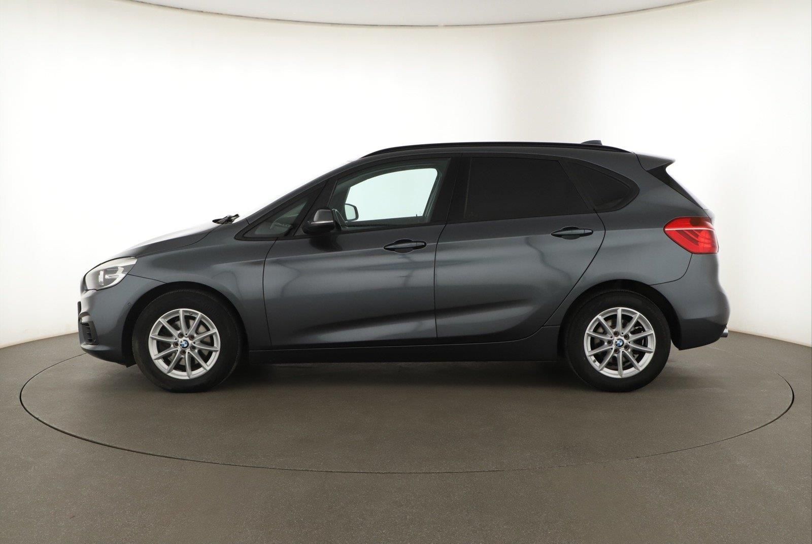 BMW Řada 2, 218d Active Tourer, Automat - fotka 3