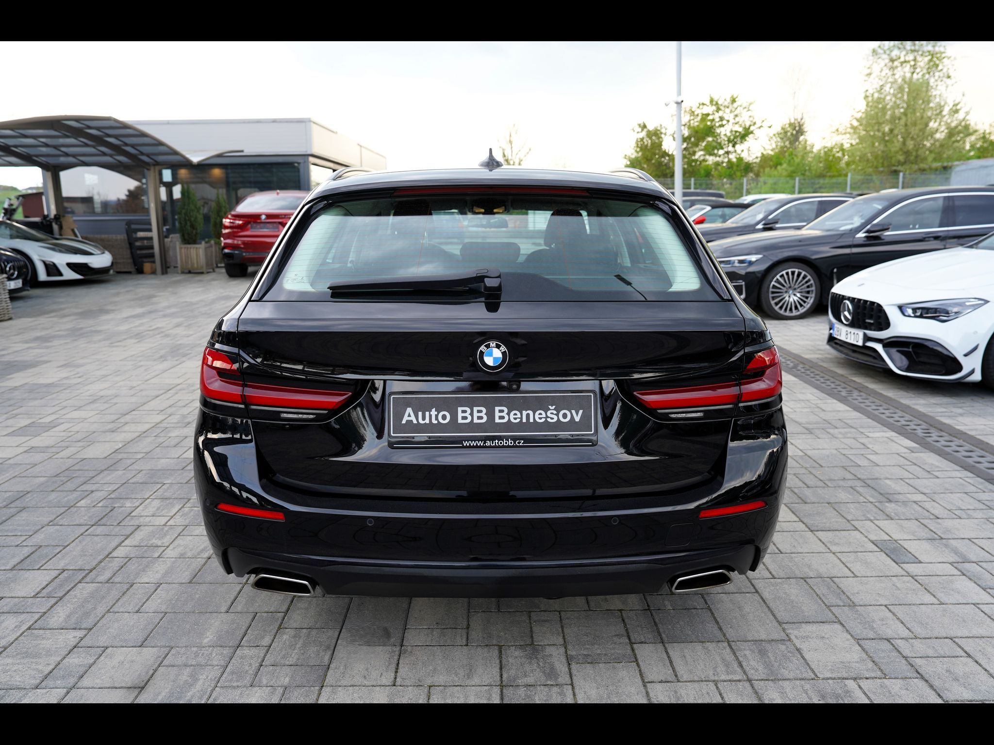 BMW Řada 5, 520d AT/190 PS/1.maj/tažné/Led - fotka 5