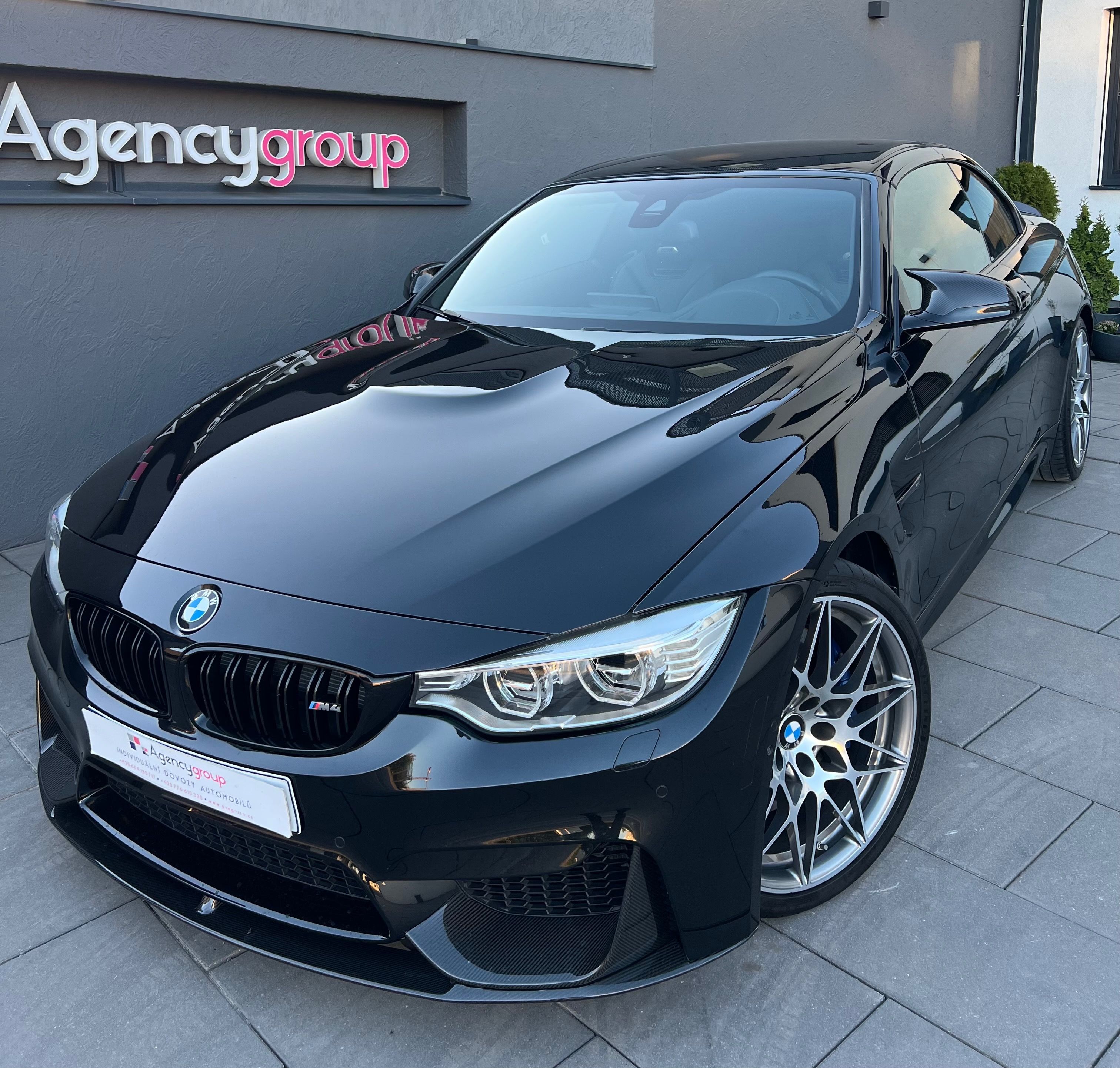 BMW M4, 4600km STAV NOVÉHO ZÁRUKA