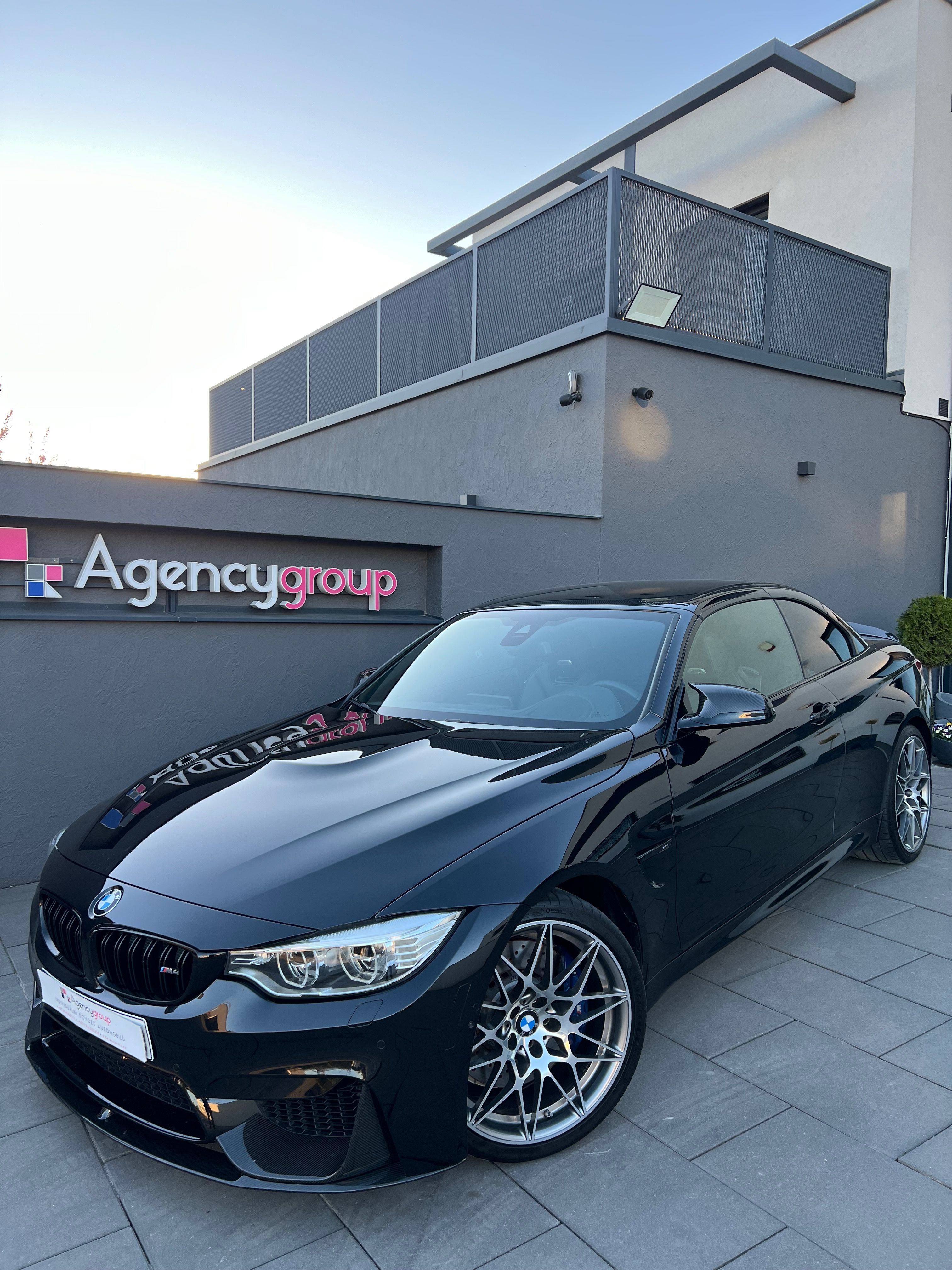 BMW M4, 4600km STAV NOVÉHO ZÁRUKA - fotka 2