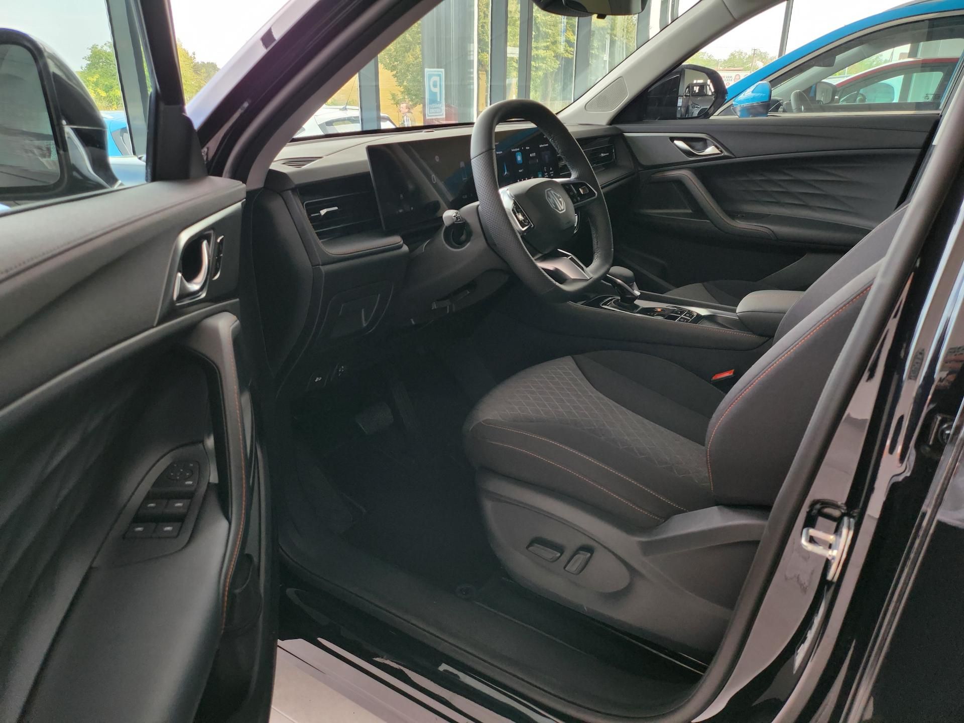 MG HS, HEV 1.5 165kW Emotion - fotka 6