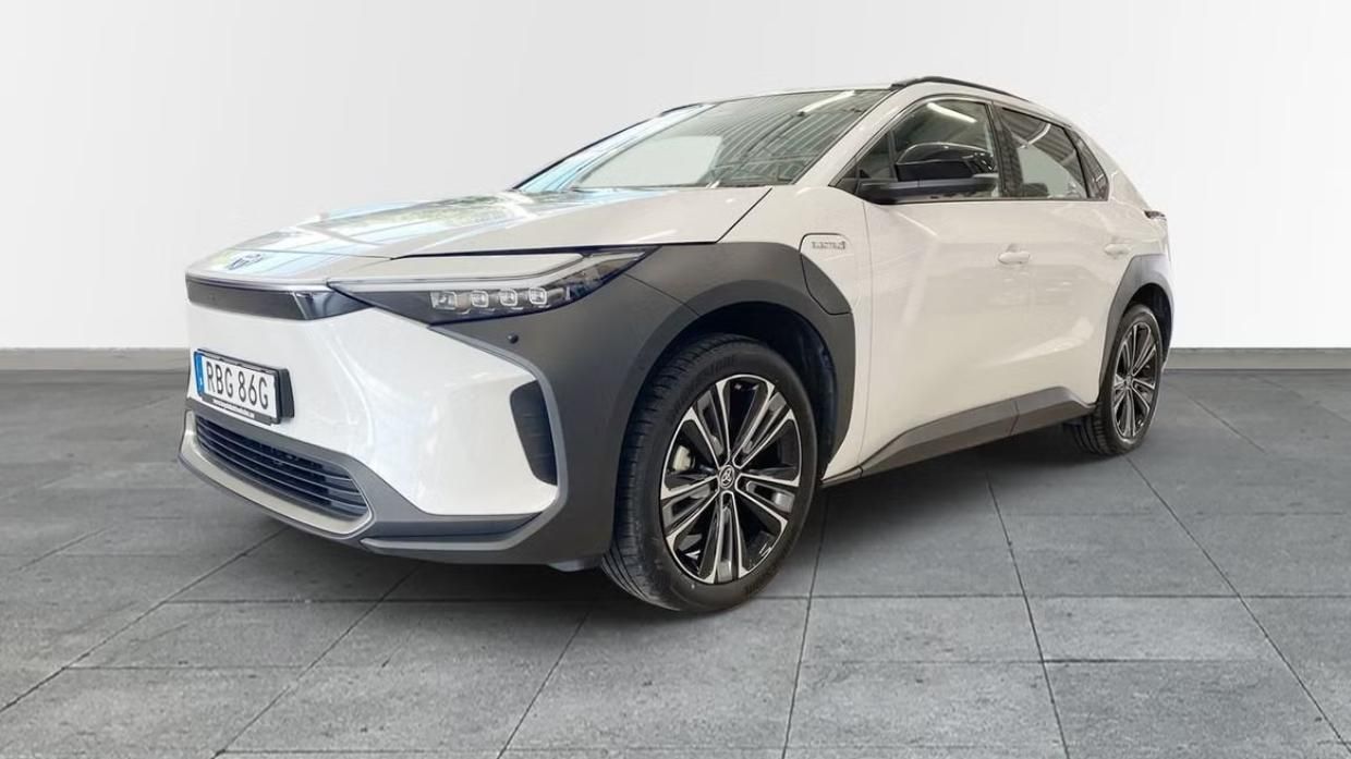 Toyota bZ4X, Executive AWD 360kam Tažné
