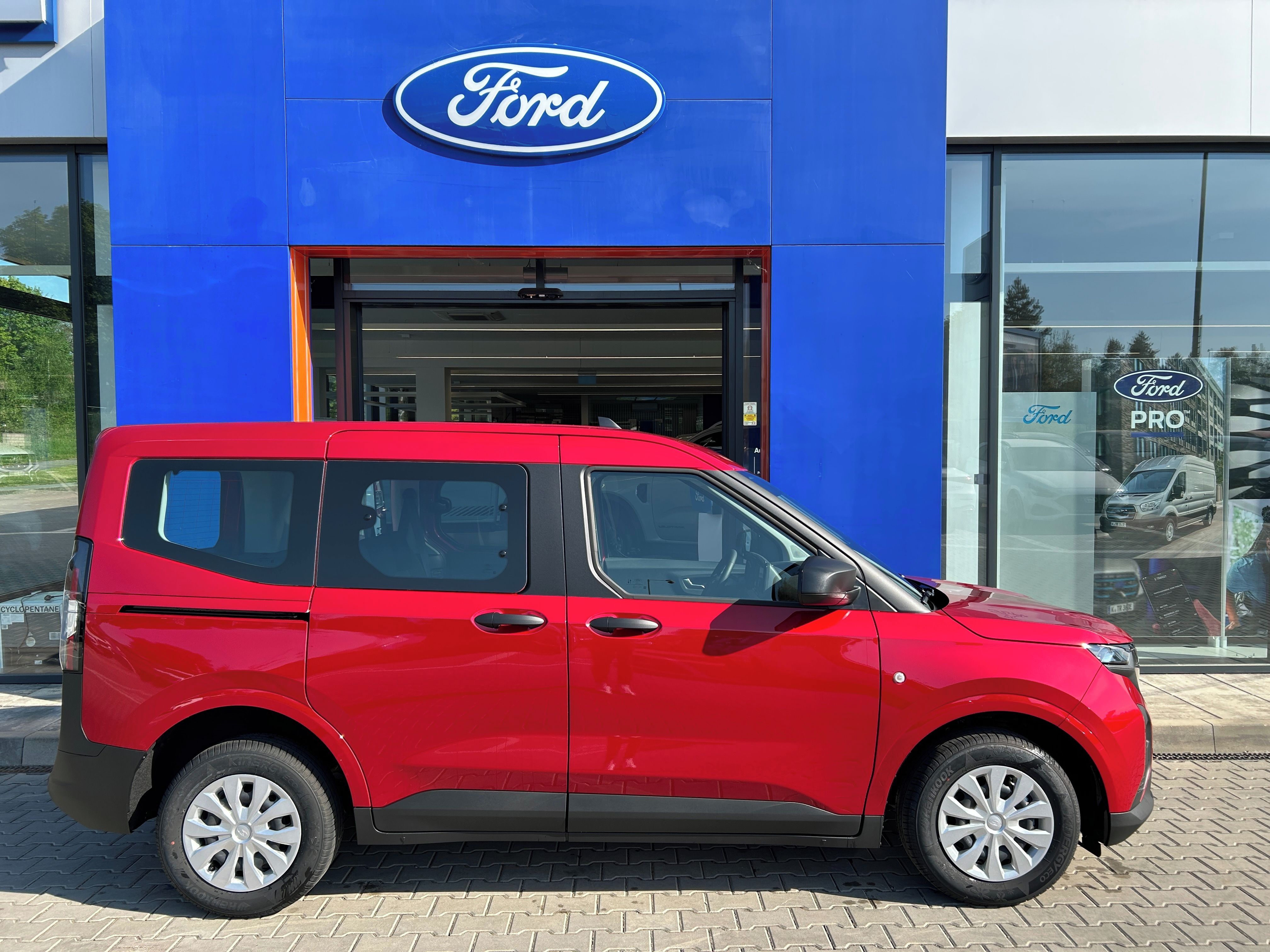 Ford Tourneo Courier, 1.0 EcoBoost 92kW Trend L1 - fotka 3