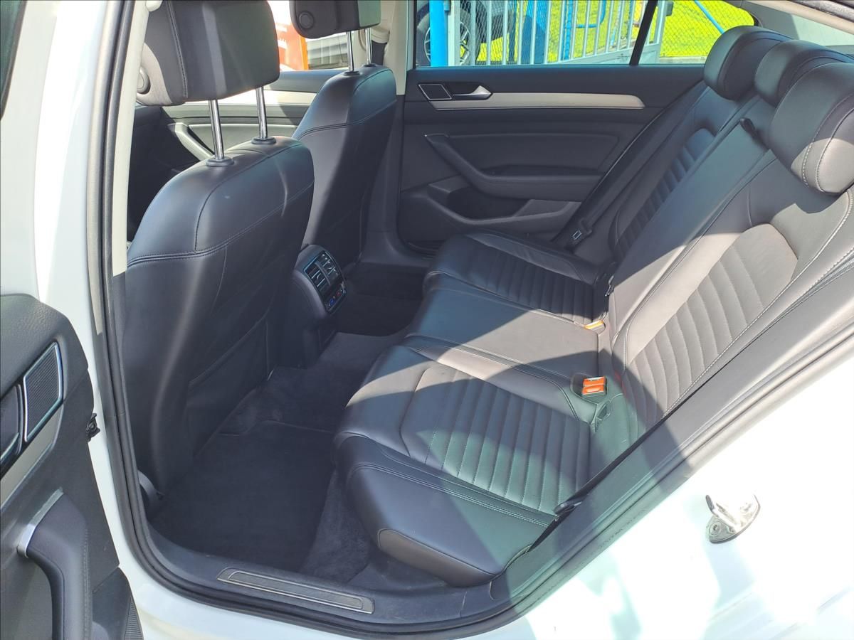 Volkswagen Passat, 2,0 TSI 162 kW - fotka 6