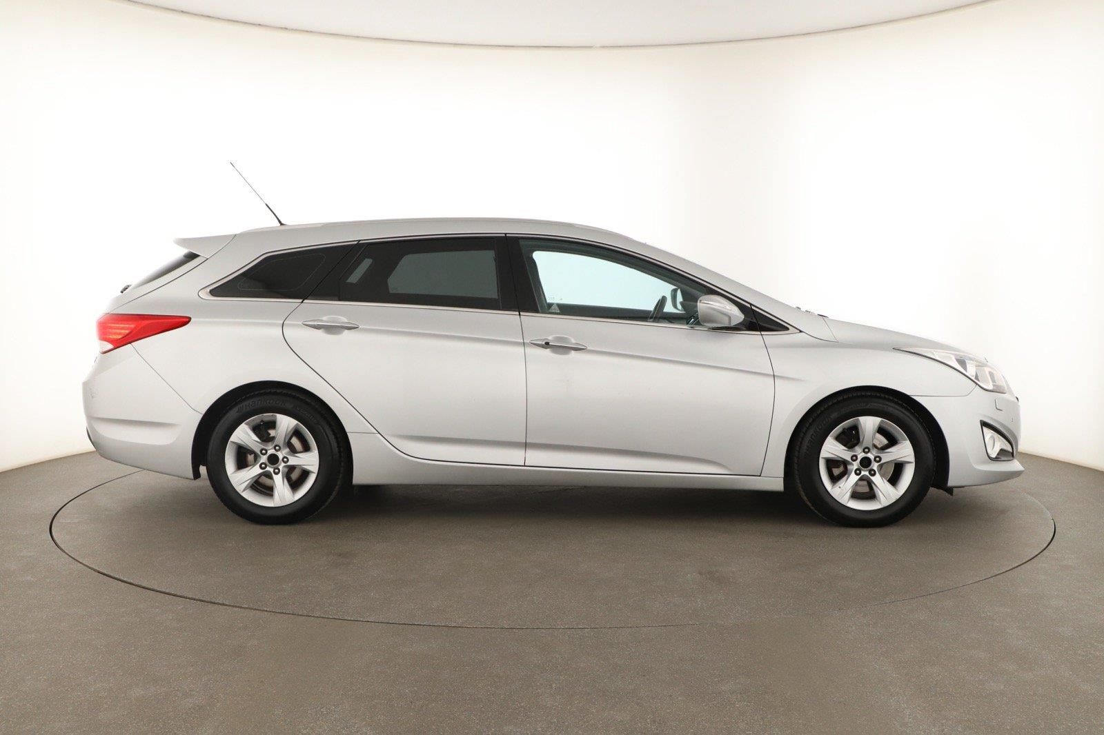Hyundai i40, 1.7 CRDi, Automatická klima - fotka 6