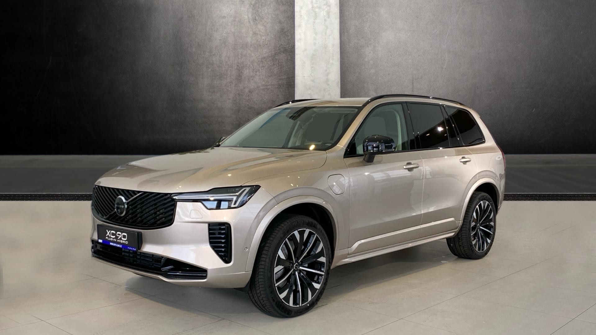 Volvo XC90, PLUS DARK, T8 AWD, 228+107 kW