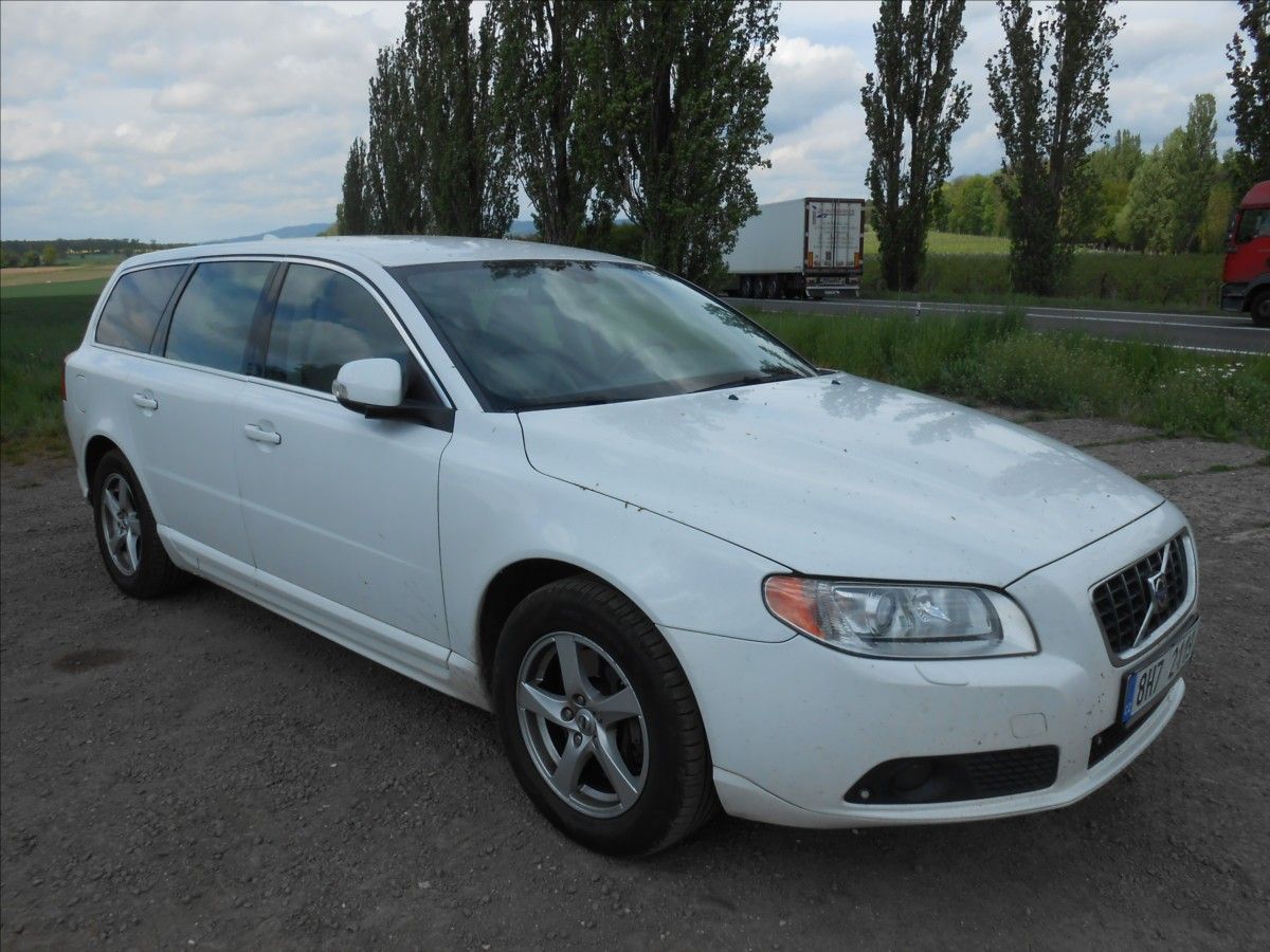 Volvo V70, 2,4 D 5 AWD 136 kW DIGIKLIMA - fotka 4