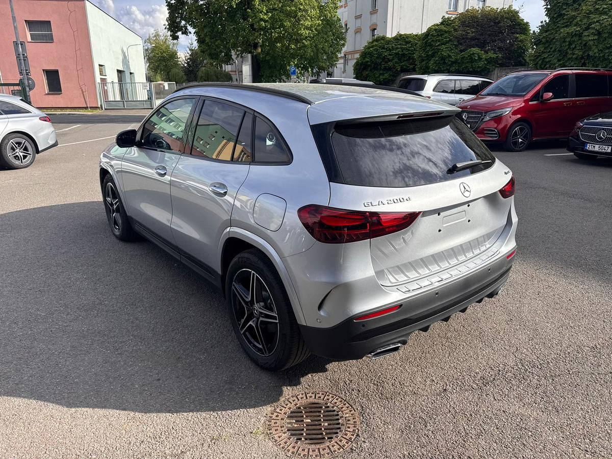Mercedes-Benz GLA, 200 d 4MATIC - fotka 5