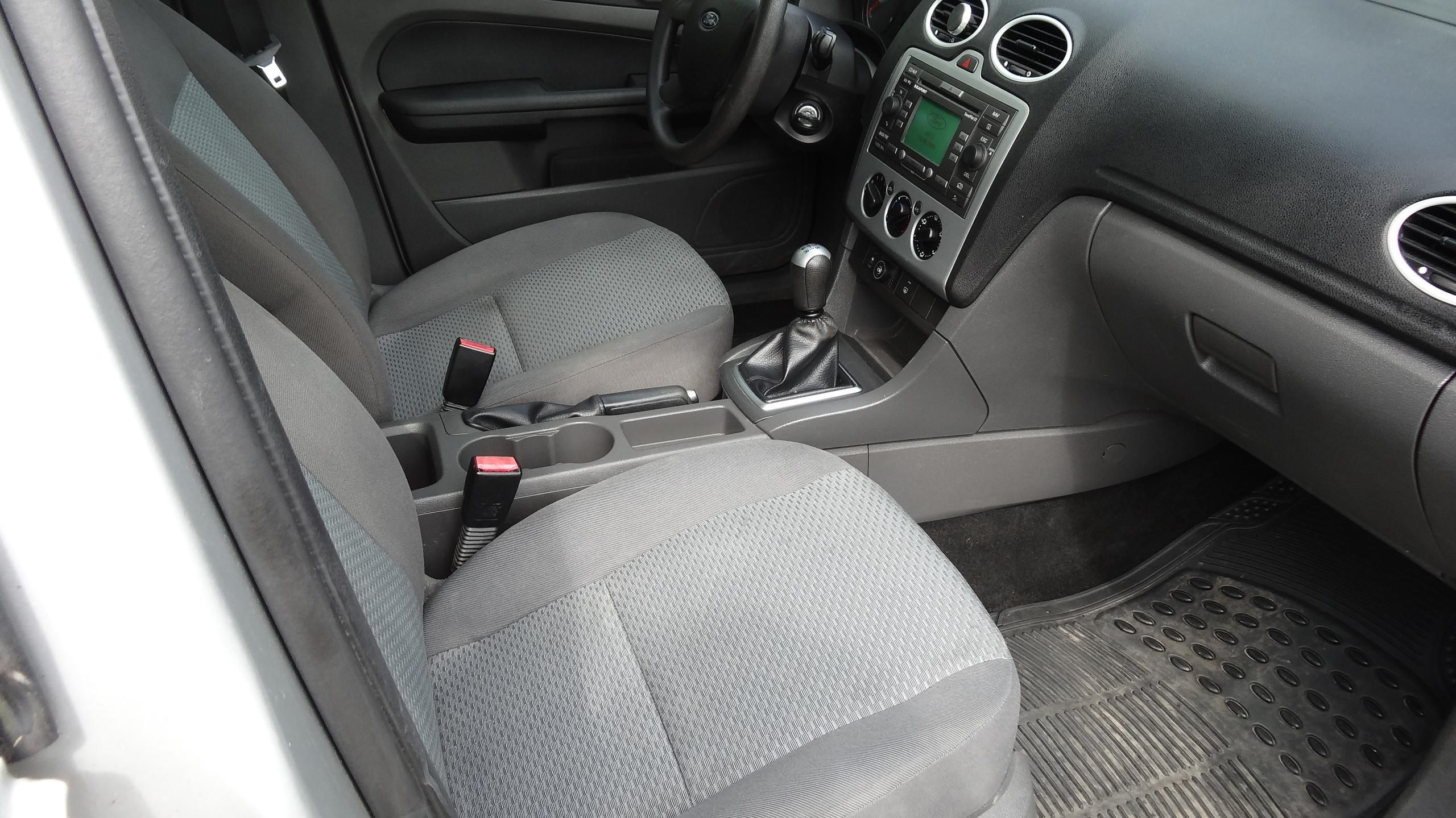 Ford Focus, Kombi 1.6i 74kW LPG Taž.zař. - fotka 5