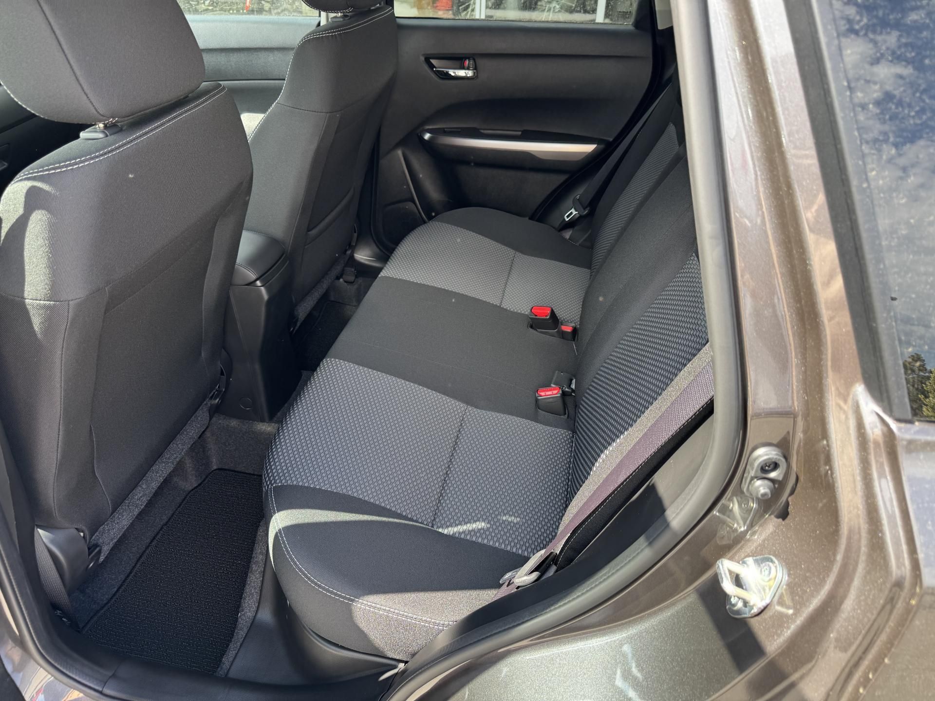 Suzuki Vitara, 1,4 Premium hybrid - fotka 5