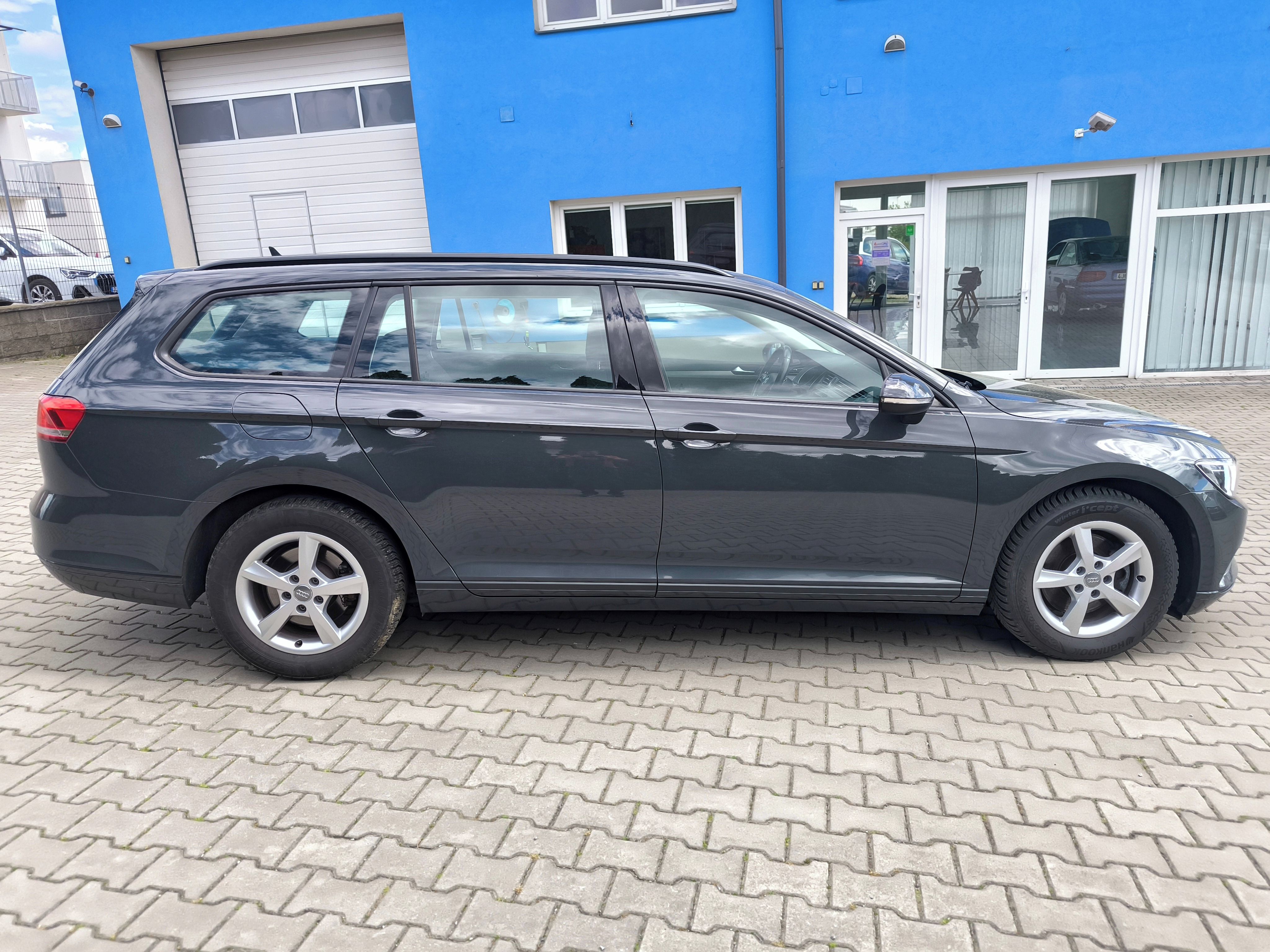 Volkswagen Passat, 2.0 TDi Trendline - fotka 4