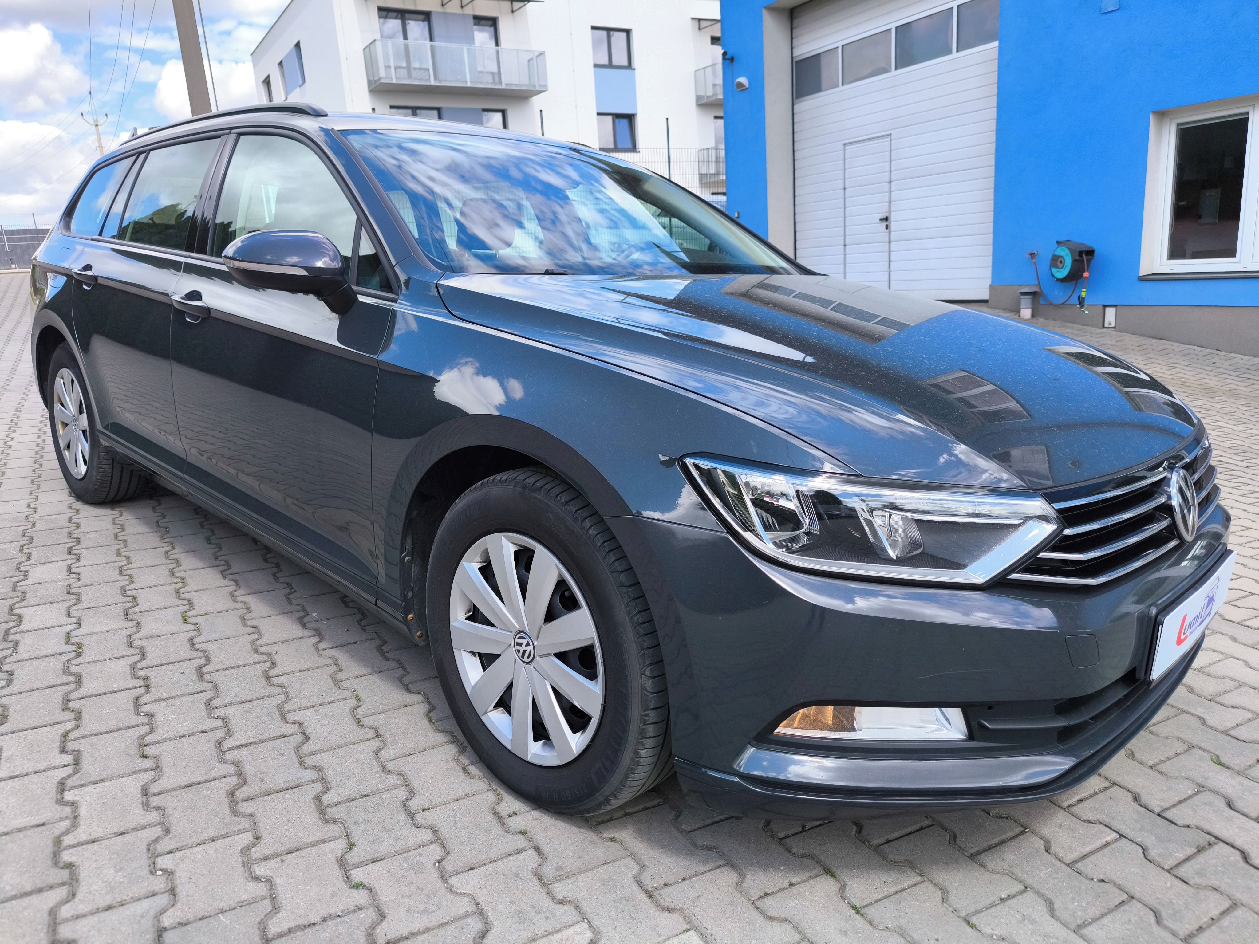 Volkswagen Passat, 2.0 TDi Trendline - fotka 3