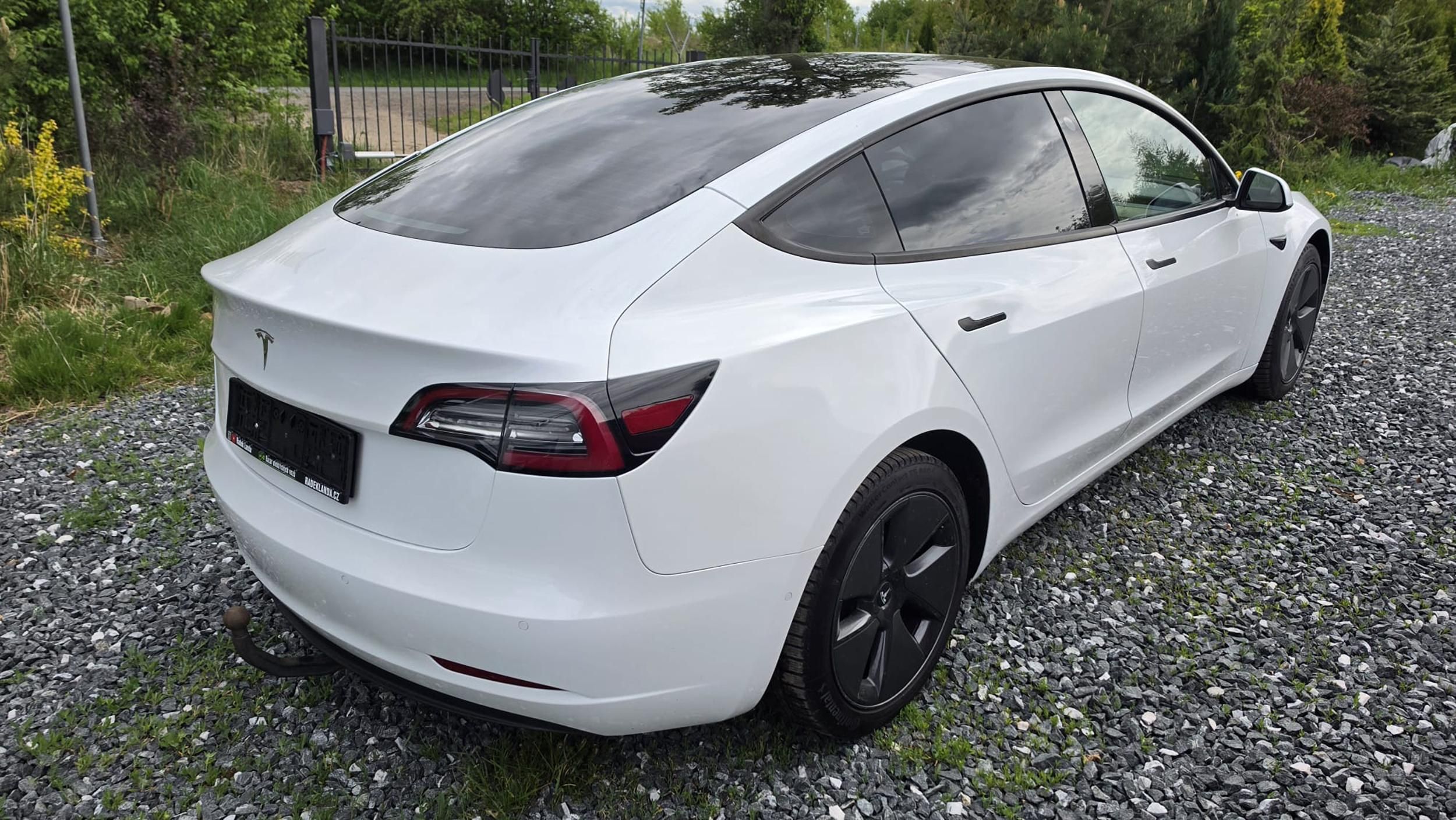 Tesla Model 3, Tažné Matrix světla - fotka 4