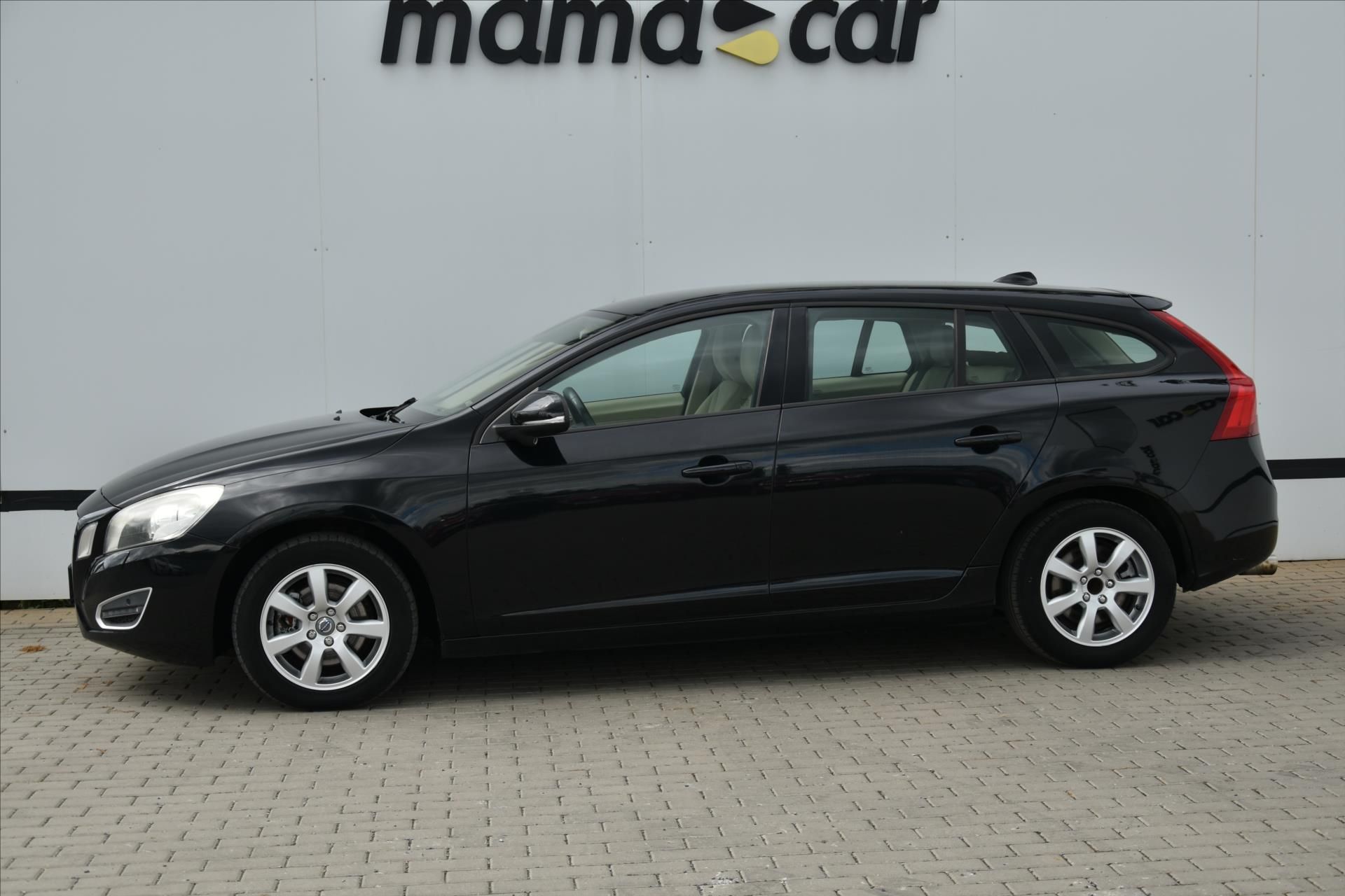 Volvo V60, D3 120kW SERVISNÍ KNIHA TAŽNÉ - fotka 4