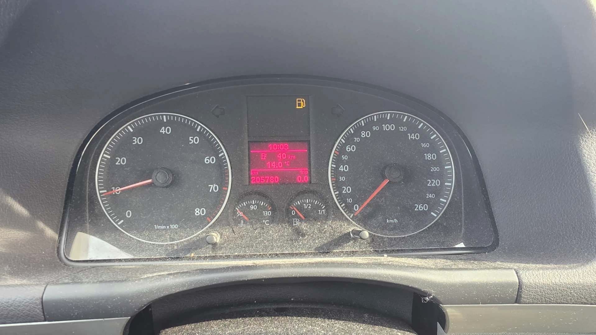 Volkswagen Touran, 1.6 MPi 75KW TAŽNÉ 7-MÍST TOP - fotka 4
