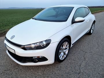 2.0tdi manuál Bi-xenony