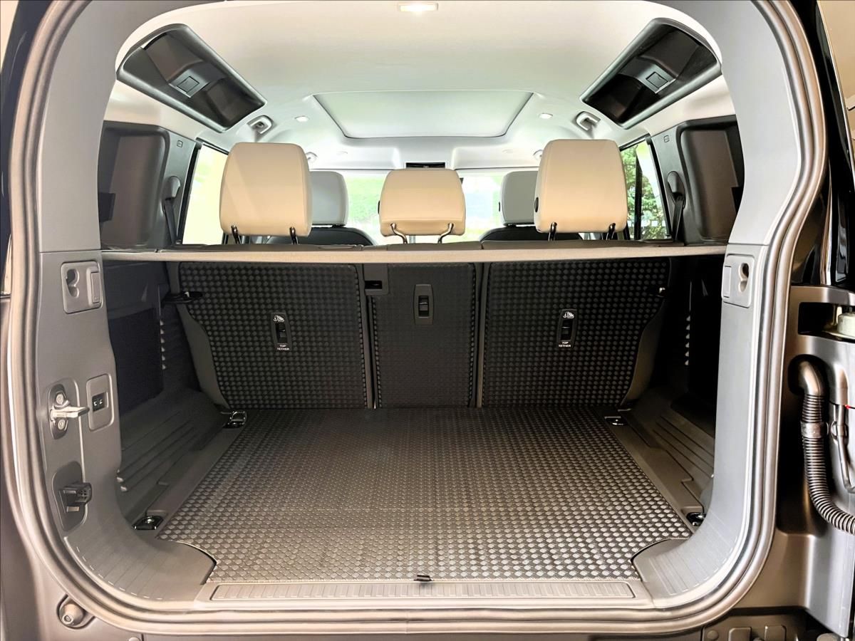 Land Rover Defender, 110 D250 X-DYNAMIC SE - fotka 5
