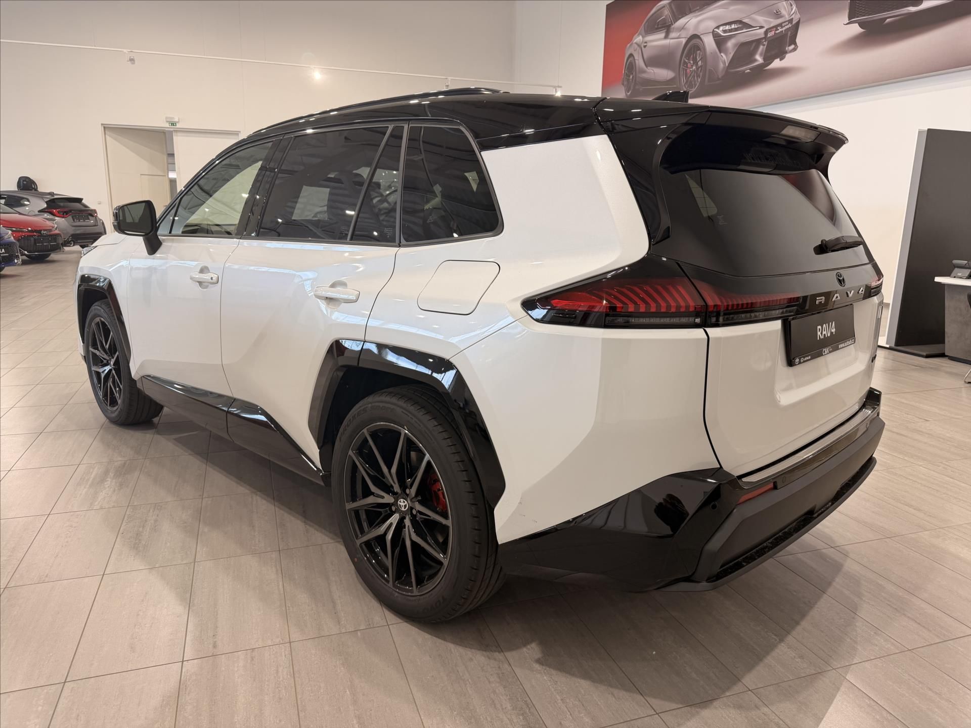 Toyota Rav4, GR SPORT  2.5L HEV (194k) 4X4 - fotka 4