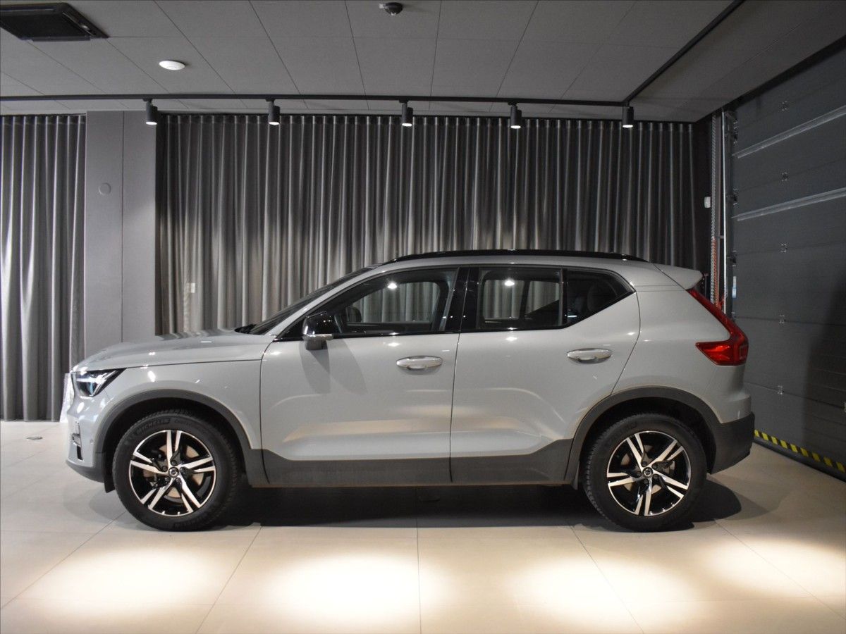 Volvo XC40, 2,0 B3 Plus Dark Bezklíč - fotka 2