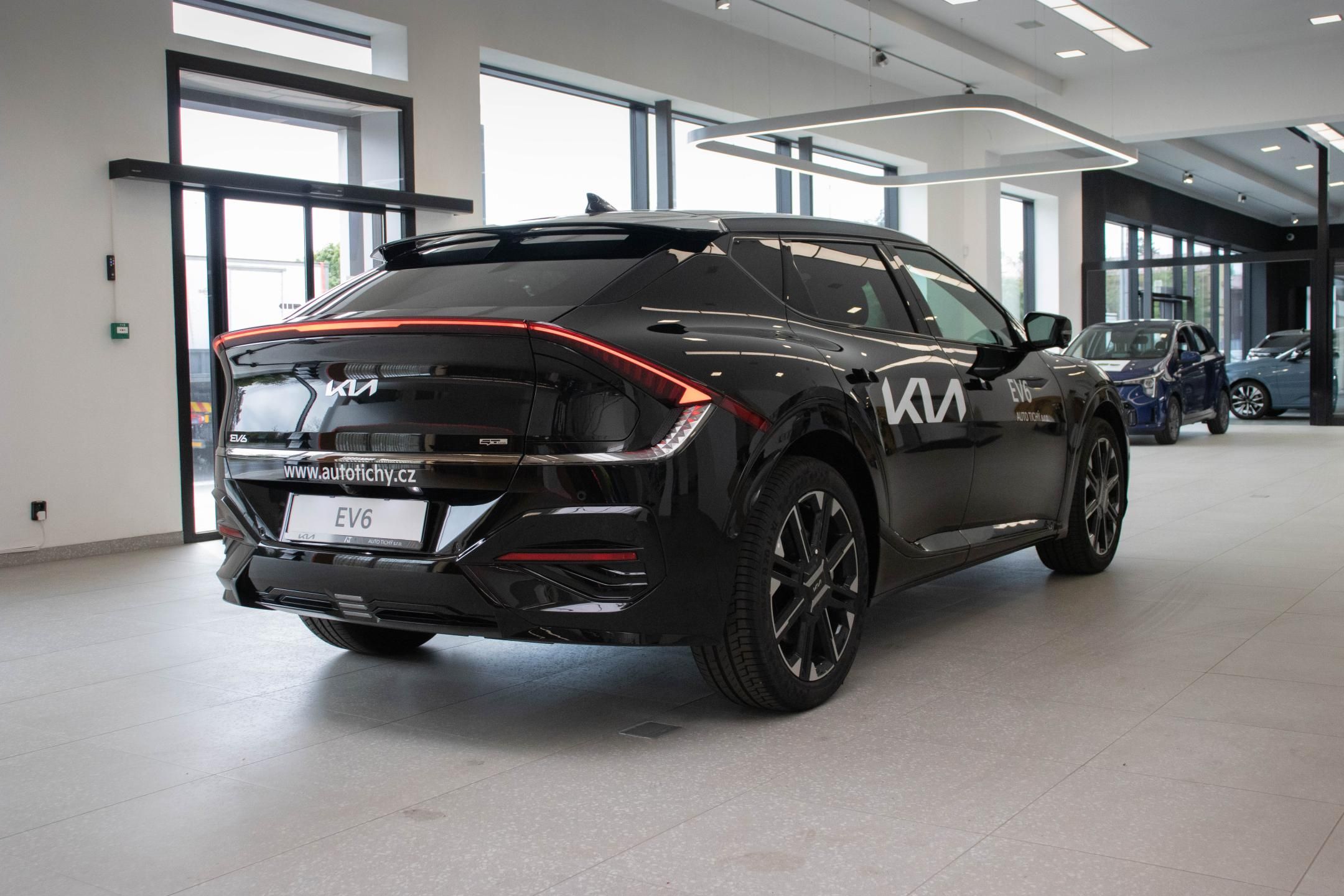 Kia EV6, 4x4 GT-LINE 239kW + 84kWh - fotka 3