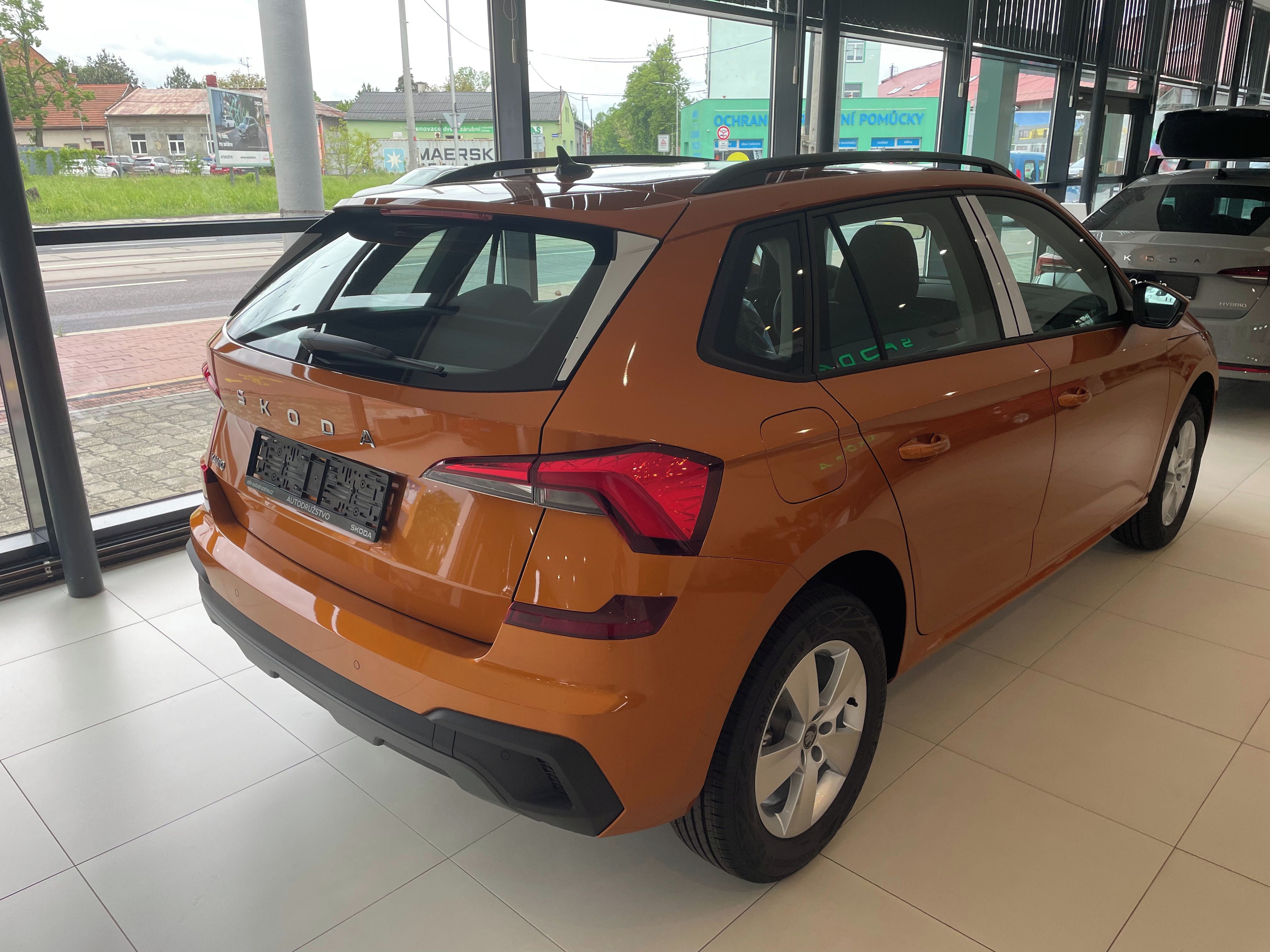 Škoda Kamiq, 1.0 TSI 85kW Selection DSG - fotka 3