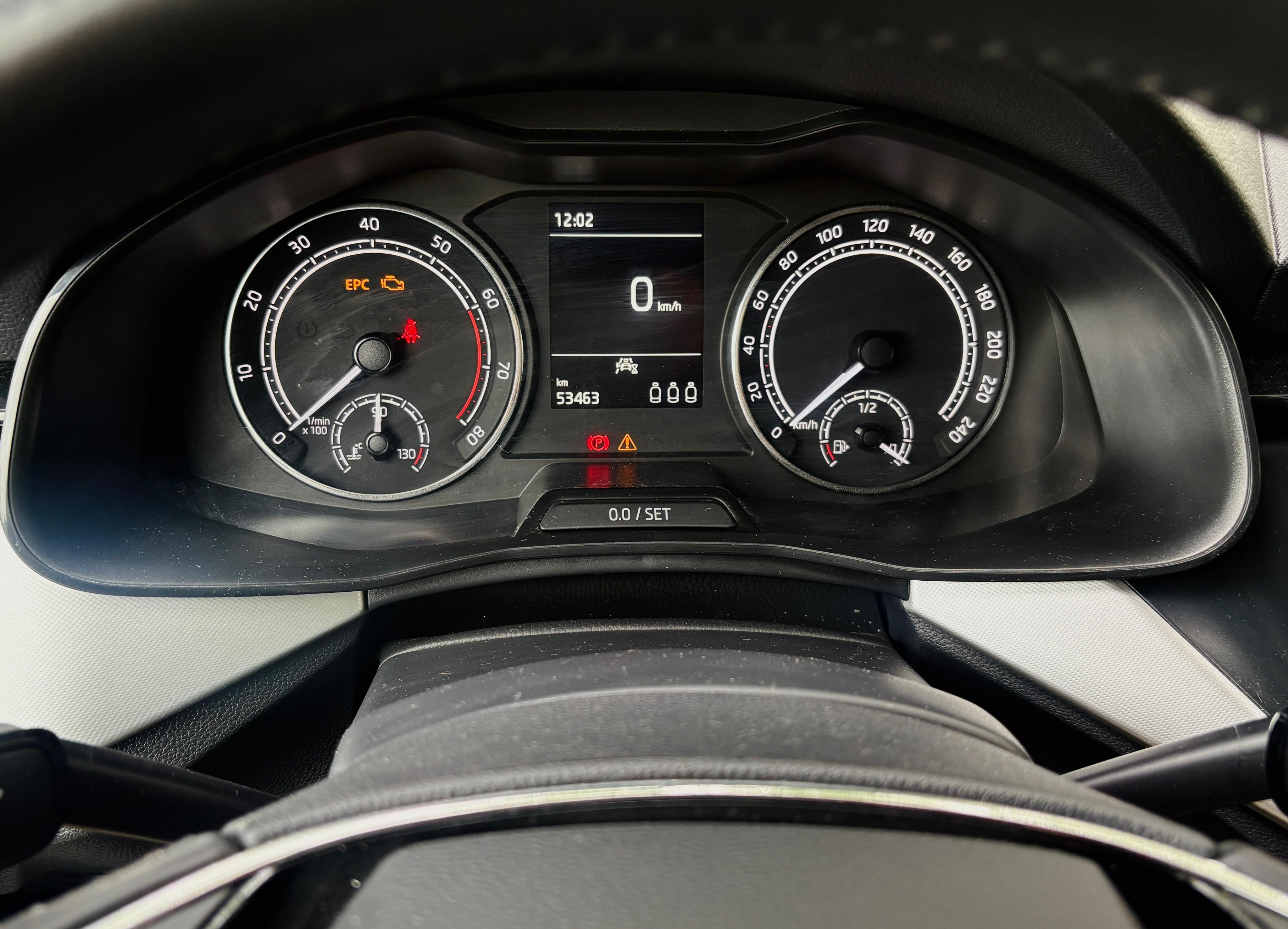 Škoda Kamiq, Škoda Kamiq 1,0 TSI 70kW Bílá - fotka 4