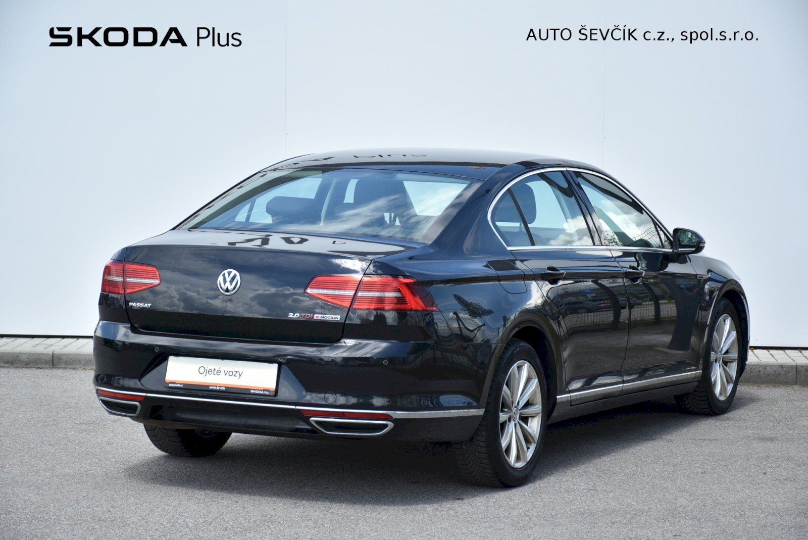 Volkswagen Passat, HIGHLINE 2.0 BiTDI 176kW DSG 4 - fotka 2