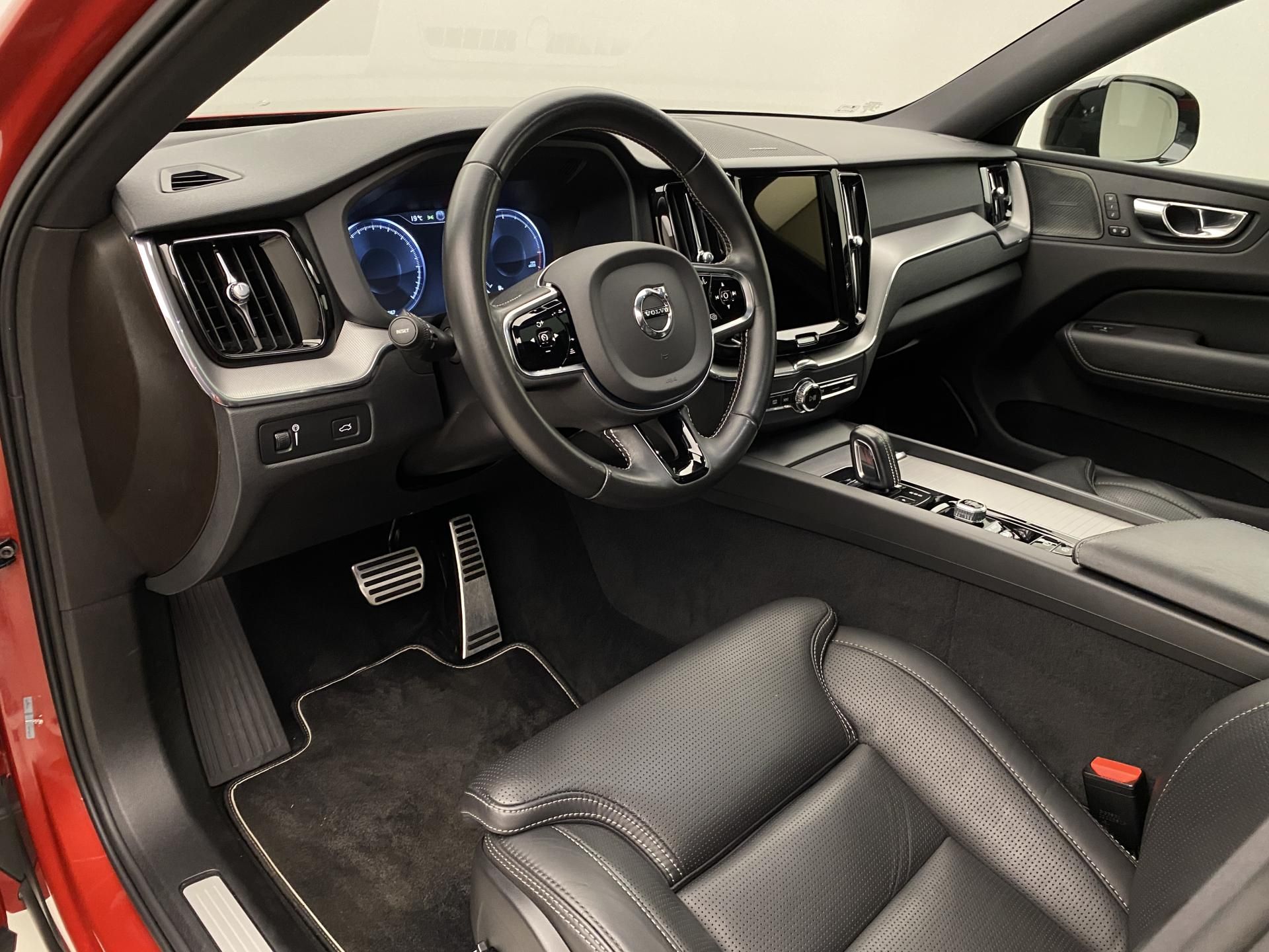 Volvo XC60, B5 AWD R-DESIGN AUT CZ - fotka 4