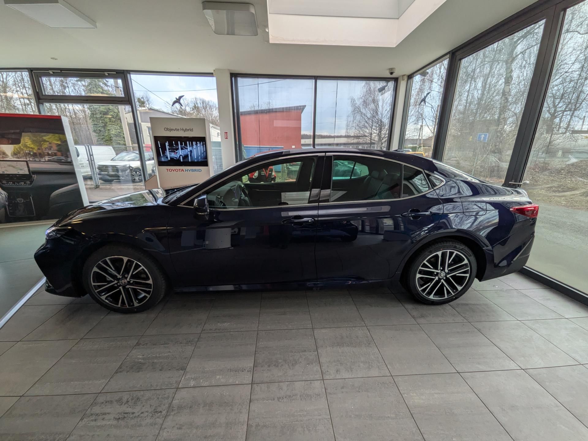 Toyota Camry, Prestige 2.5 Hybrid (230 k) - fotka 2