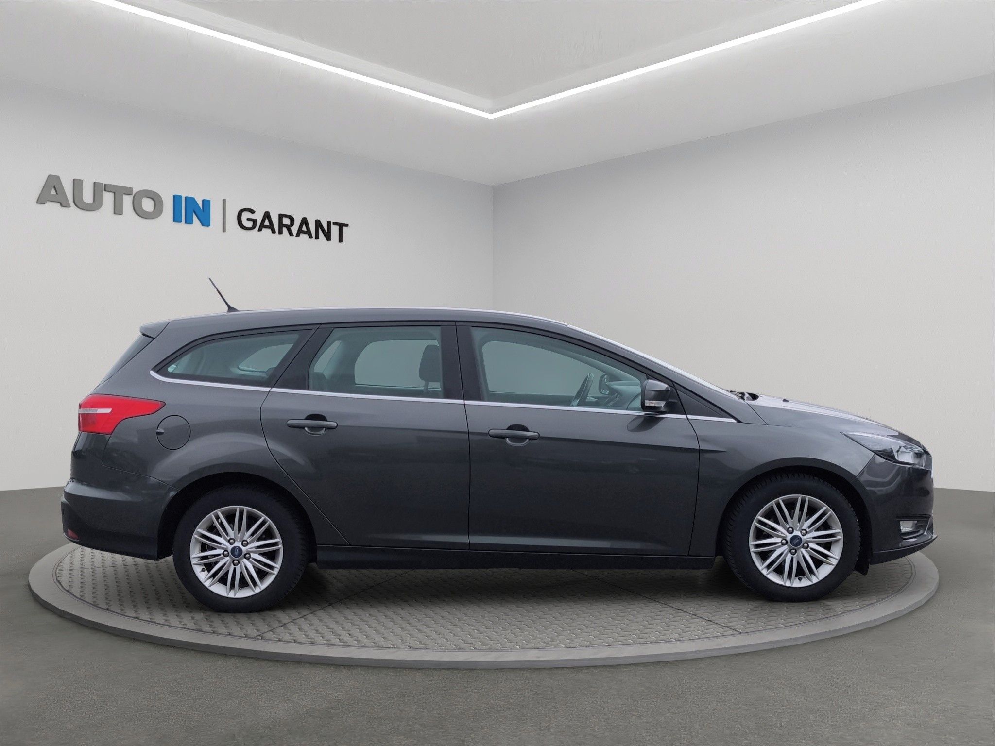 Ford Focus, 1.0 92 kW, ČR,1MAJ,Winter Sada - fotka 4